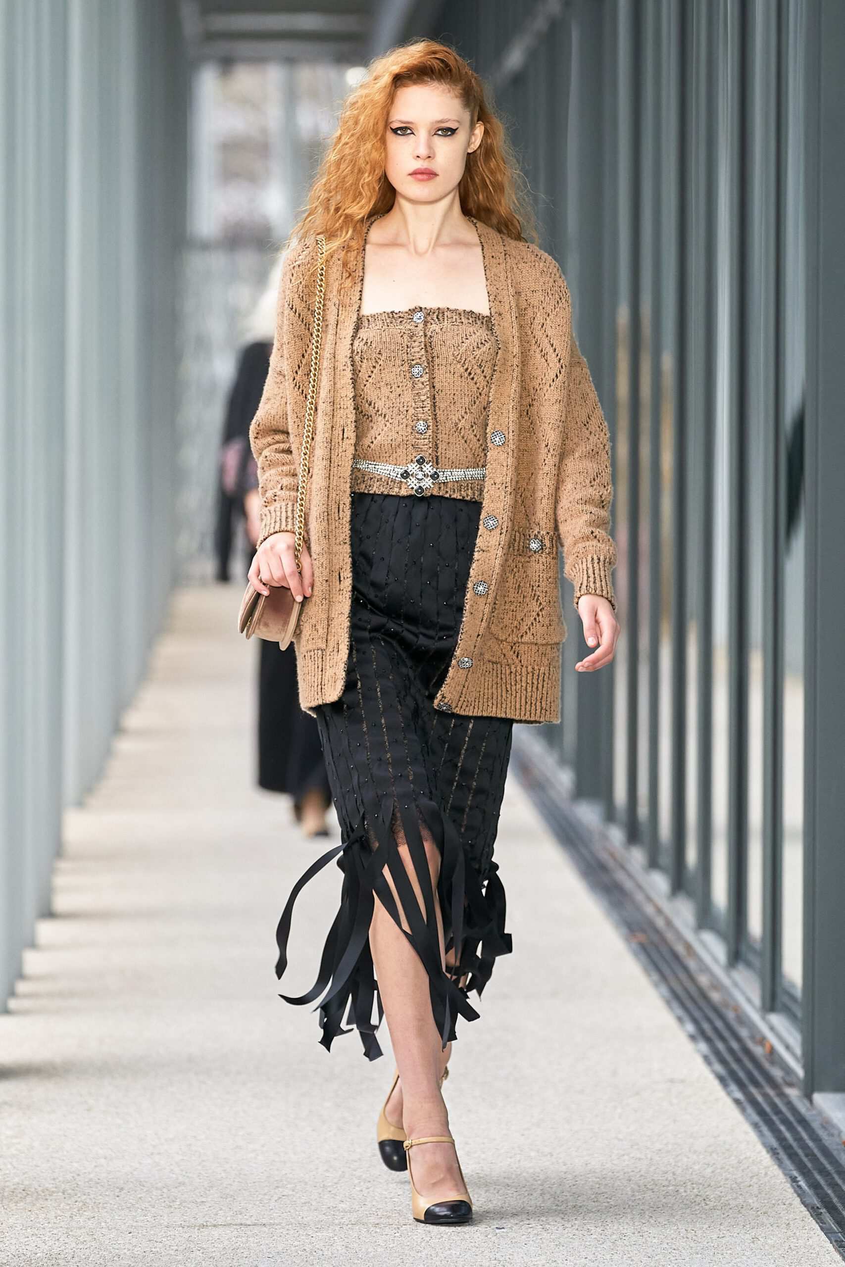 Hinh anh Chanel's Métiers d'Art 2021/2022: Mãn nhãn với những “công trình nghệ thuật” từ những nghệ nhân thủ công 19