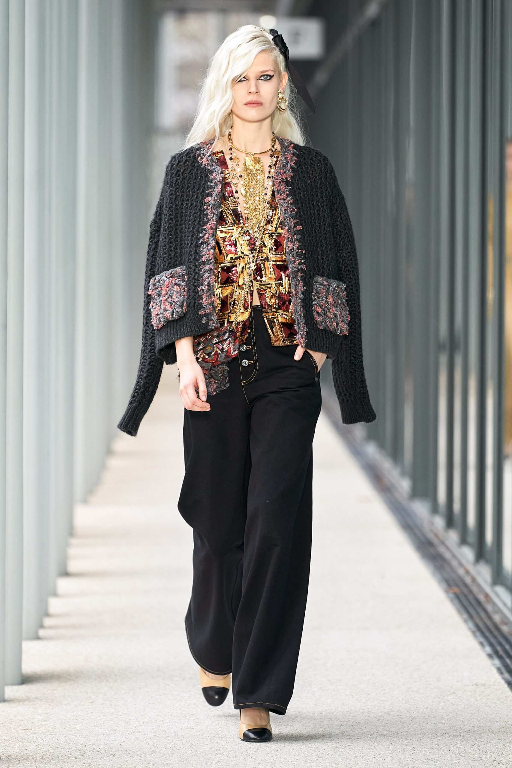 Hinh anh Chanel's Métiers d'Art 2021/2022: Mãn nhãn với những “công trình nghệ thuật” từ những nghệ nhân thủ công 8