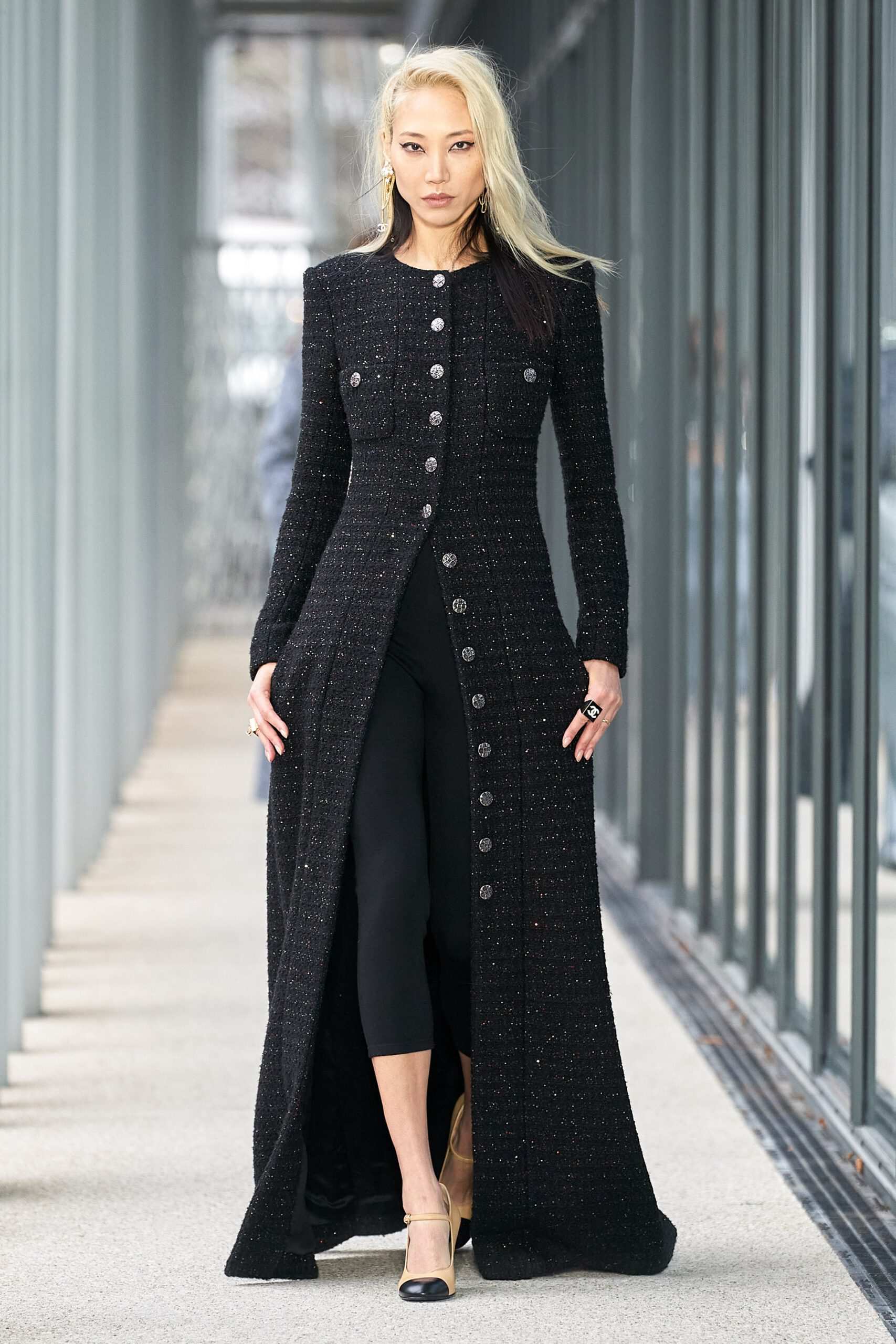 Hinh anh Chanel's Métiers d'Art 2021/2022: Mãn nhãn với những “công trình nghệ thuật” từ những nghệ nhân thủ công 34