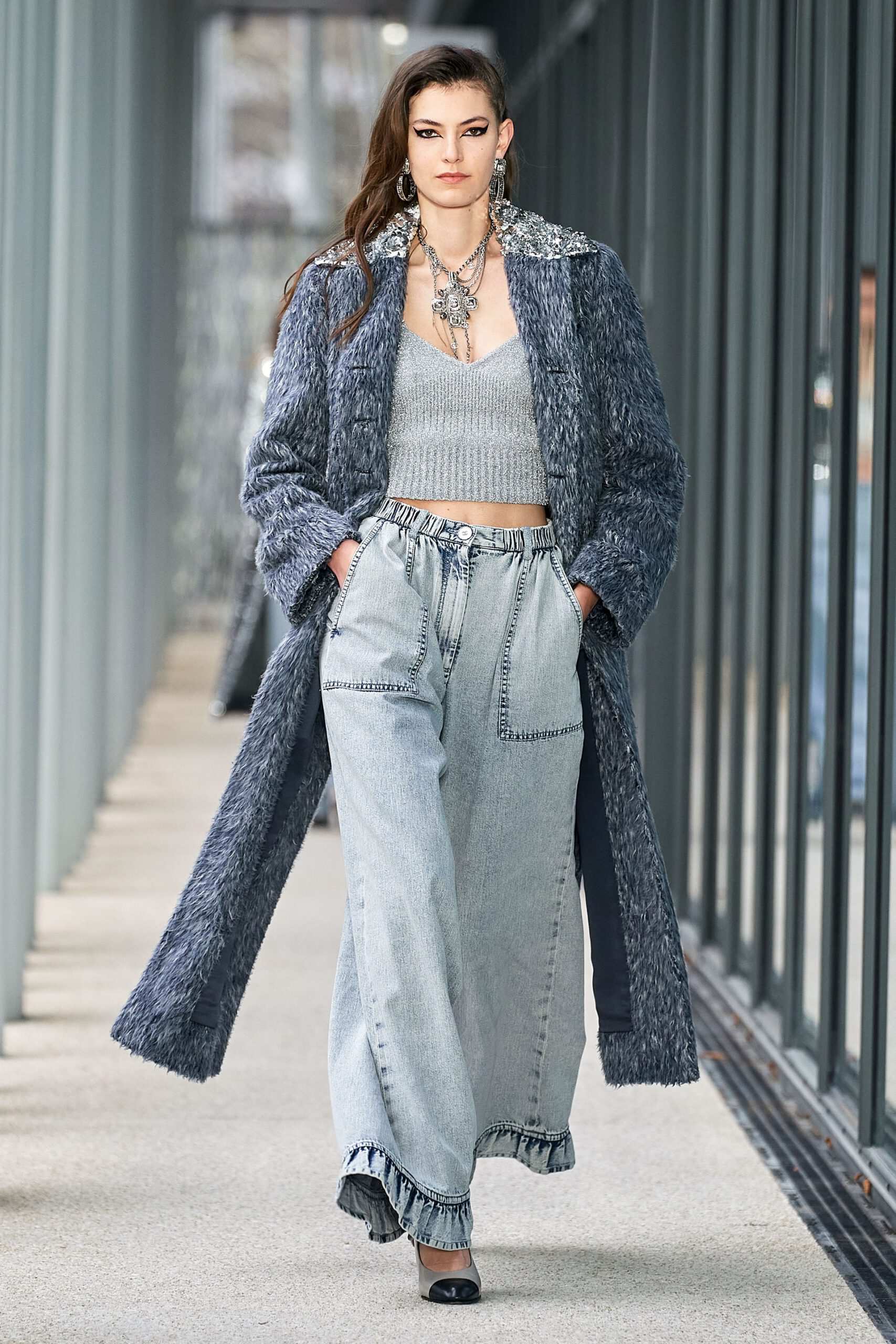 Hinh anh Chanel's Métiers d'Art 2021/2022: Mãn nhãn với những “công trình nghệ thuật” từ những nghệ nhân thủ công 17
