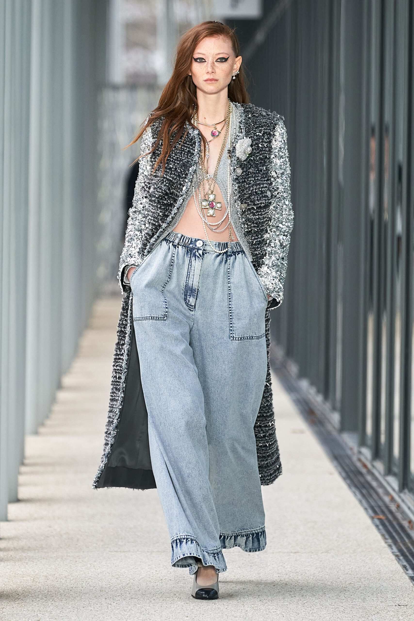Hinh anh Chanel's Métiers d'Art 2021/2022: Mãn nhãn với những “công trình nghệ thuật” từ những nghệ nhân thủ công 16