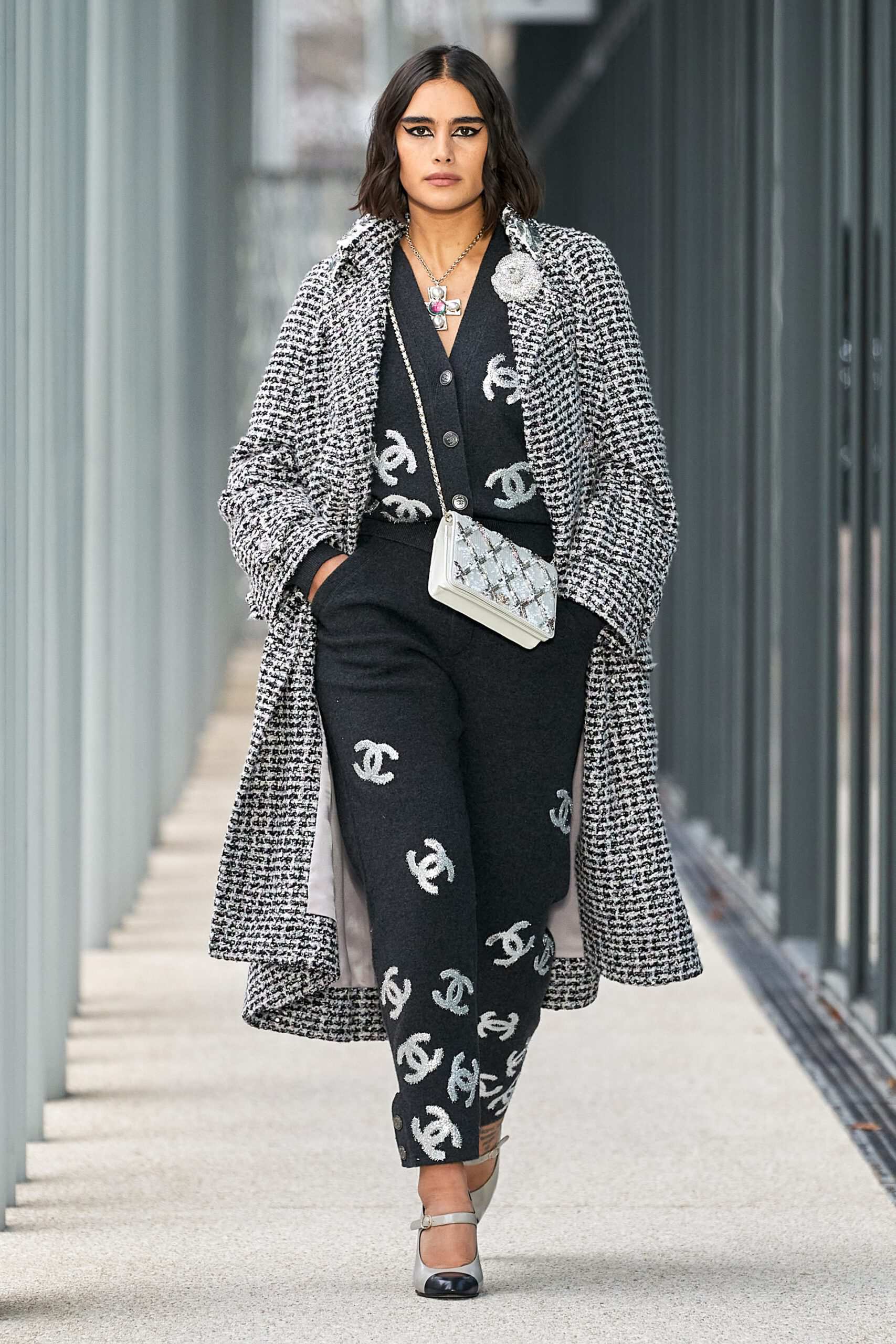 Hinh anh Chanel's Métiers d'Art 2021/2022: Mãn nhãn với những “công trình nghệ thuật” từ những nghệ nhân thủ công 14