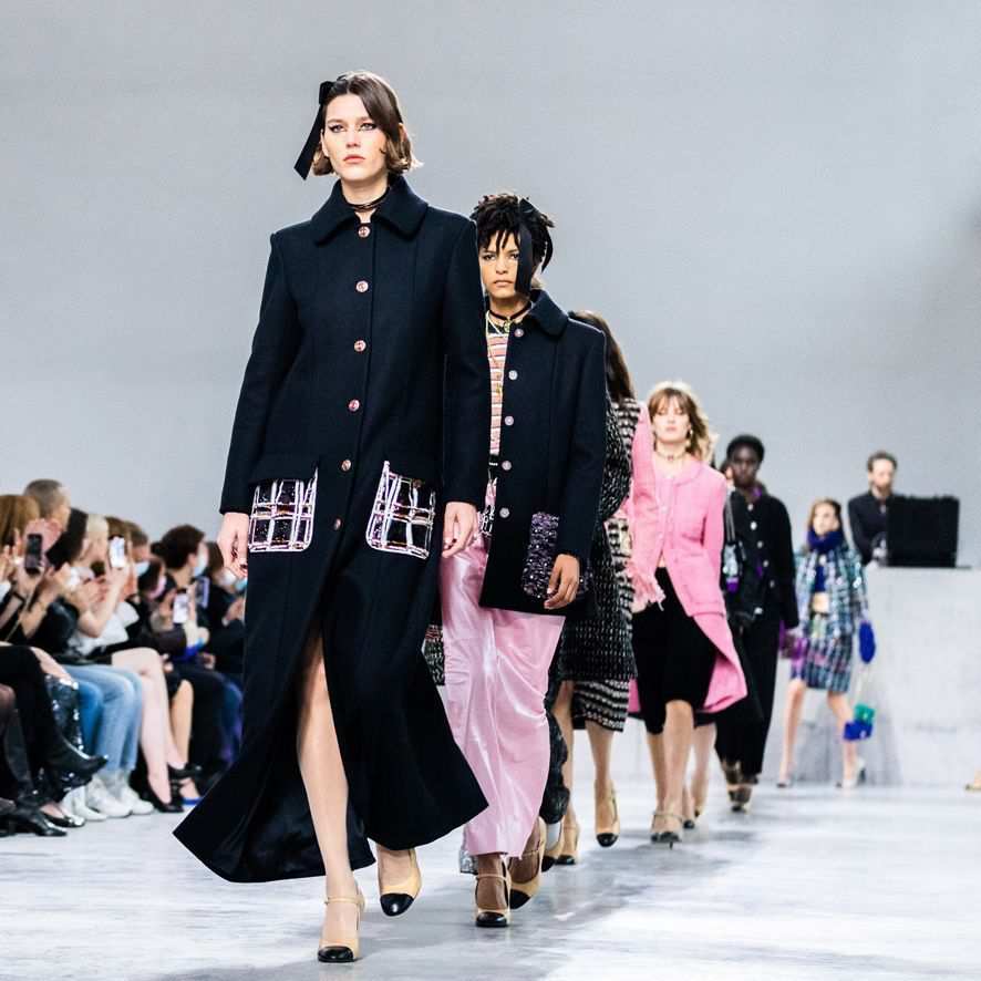 Hinh anh Chanel's Métiers d'Art 2021/2022: Mãn nhãn với những “công trình nghệ thuật” từ những nghệ nhân thủ công 1