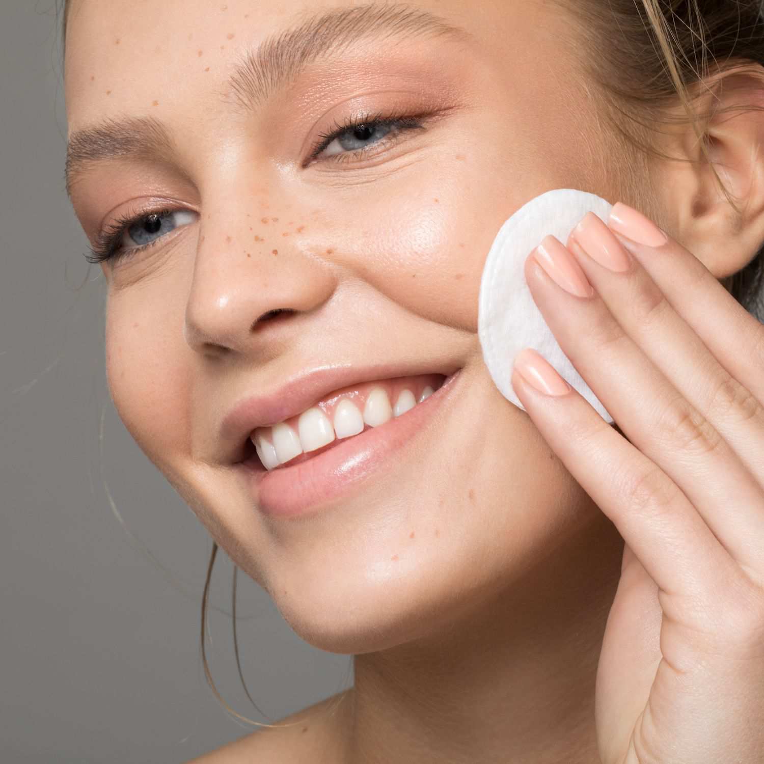 Hinh anh Các tín đồ làm đẹp đã biết dùng toner sao cho đúng khi đắp mặt nạ skincare chưa? 3