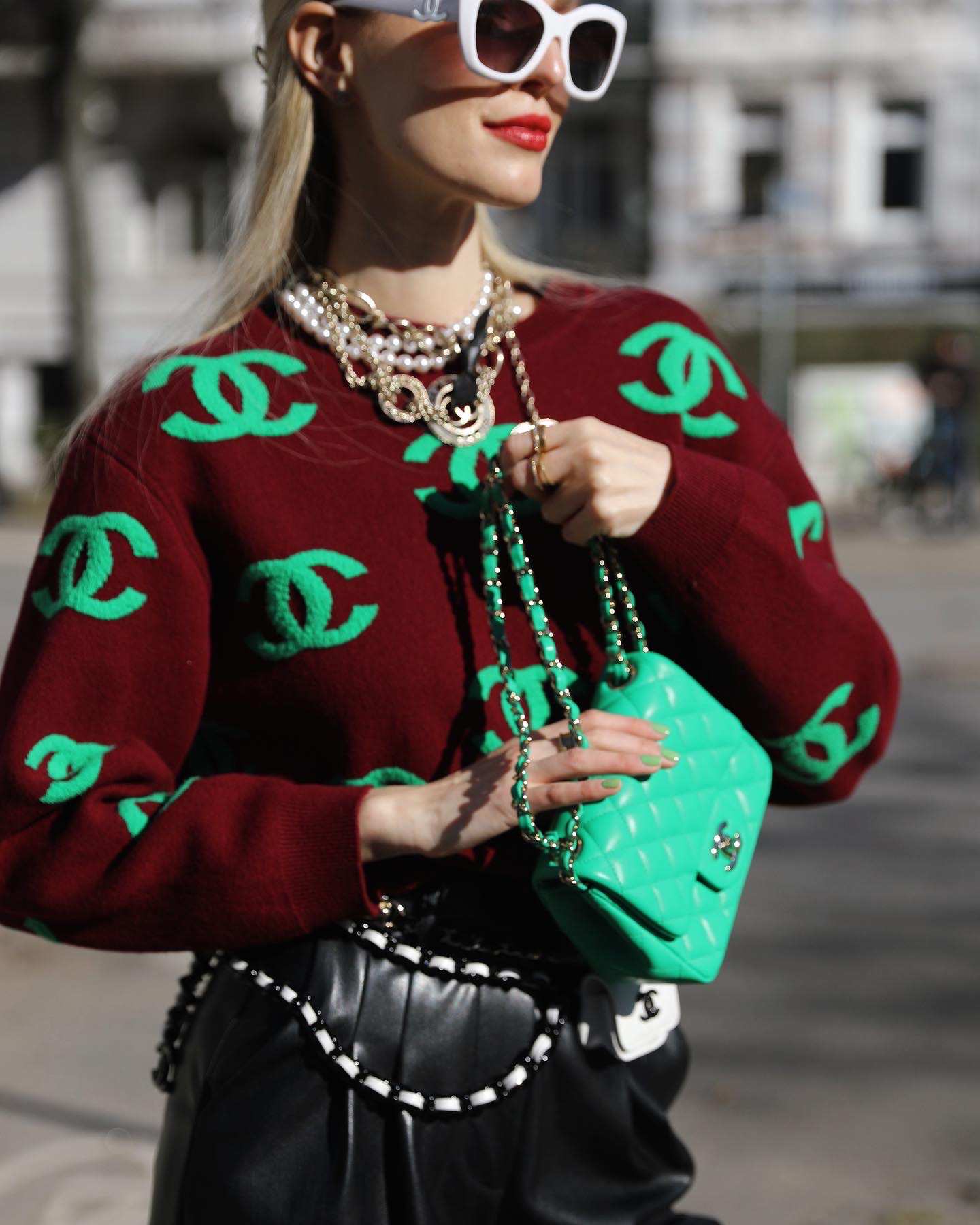Chinh phục sàn diễn mùa lạnh với những bản phối thời trang chuẩn chỉnh của áo sweater