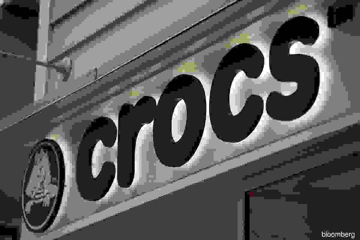 Crocs mua lại một thương hiệu giày dép với giá 2,5 tỷ USD