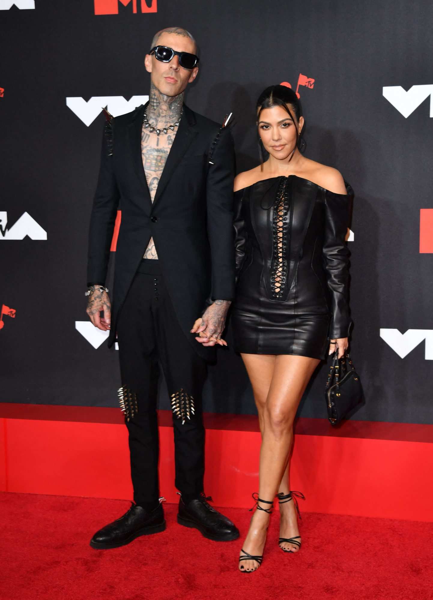 Hinh anh Kourtney Kardashian & Travis Barker 3