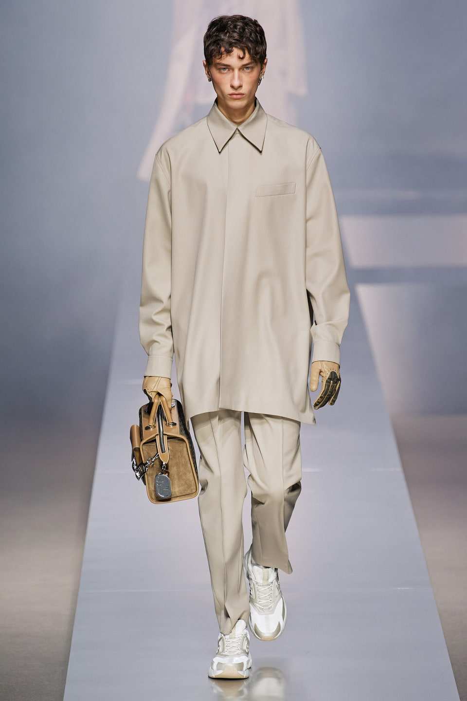 Hinh anh Fendi Menswear Thu-Đông 2022: Những người đàn ông sành điệu, sang trọng trong kỷ nguyên mới 10