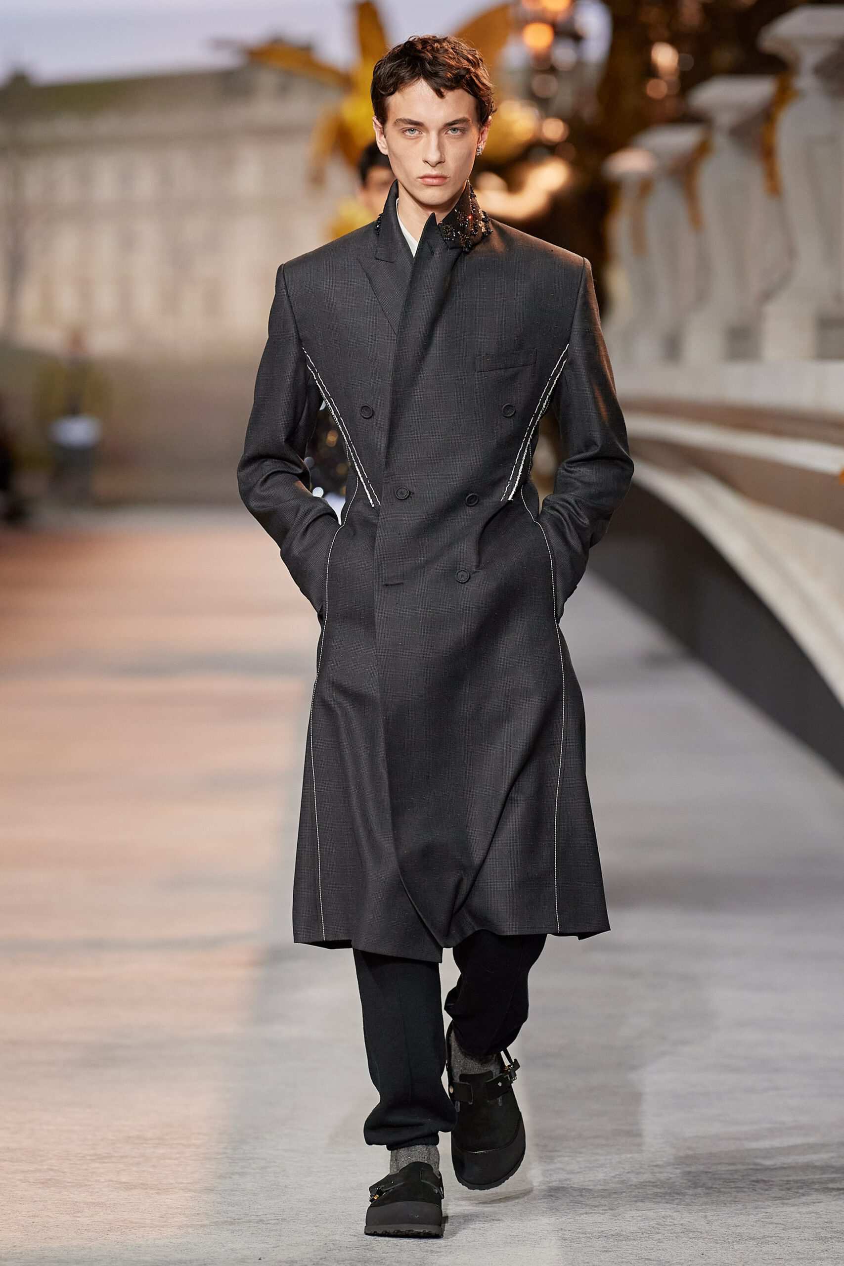 Hinh anh Dior Men Fall 2022/2023: Đường băng kỷ niệm 75 năm ra mắt New Look và 25 năm cống hiến của Stephen Jones tại nhà mốt 41