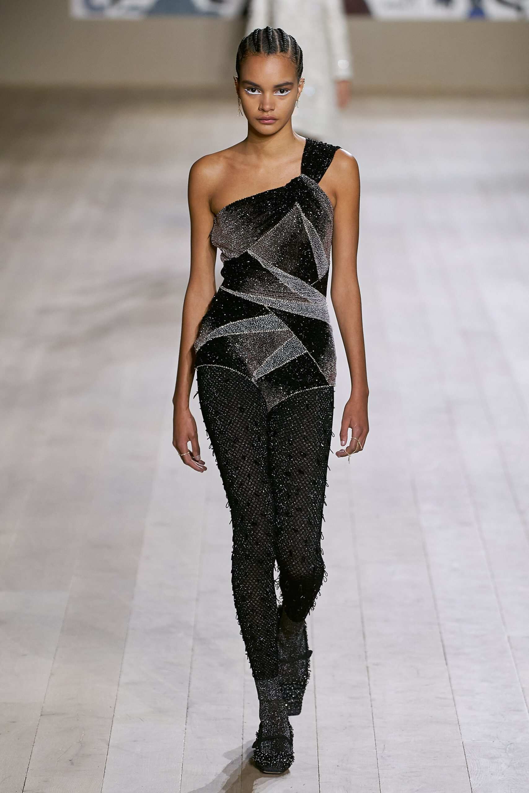 Hinh anh Christian Dior Haute Couture Xuân-Hè 2022: Phá vỡ ranh giới giữa nghệ thuật và thủ công tinh xảo trong địa hạt Haute Couture 19