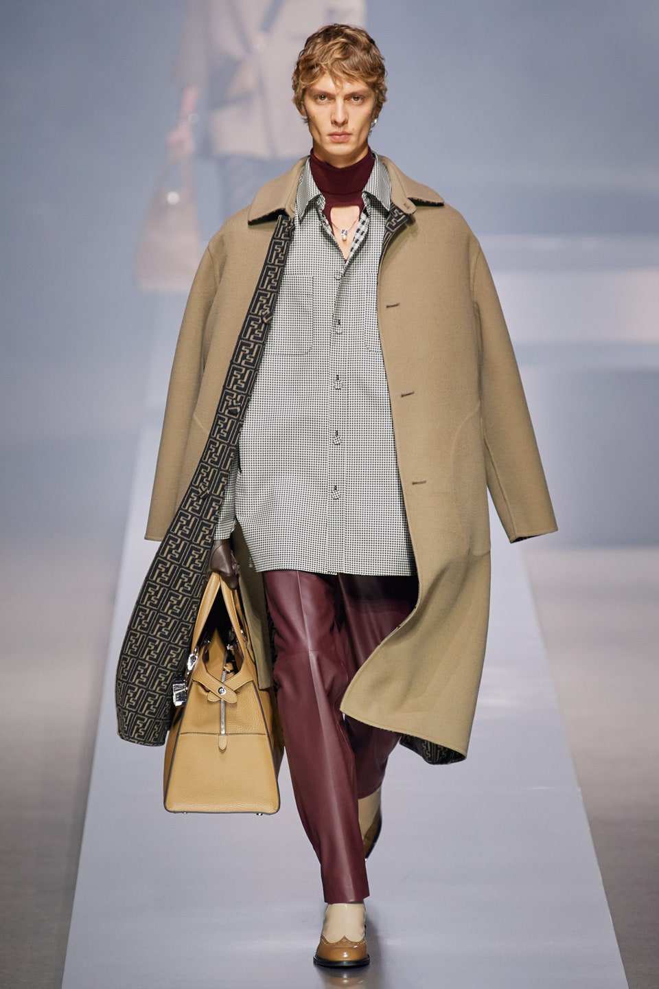 Hinh anh Fendi Menswear Thu-Đông 2022: Những người đàn ông sành điệu, sang trọng trong kỷ nguyên mới 9