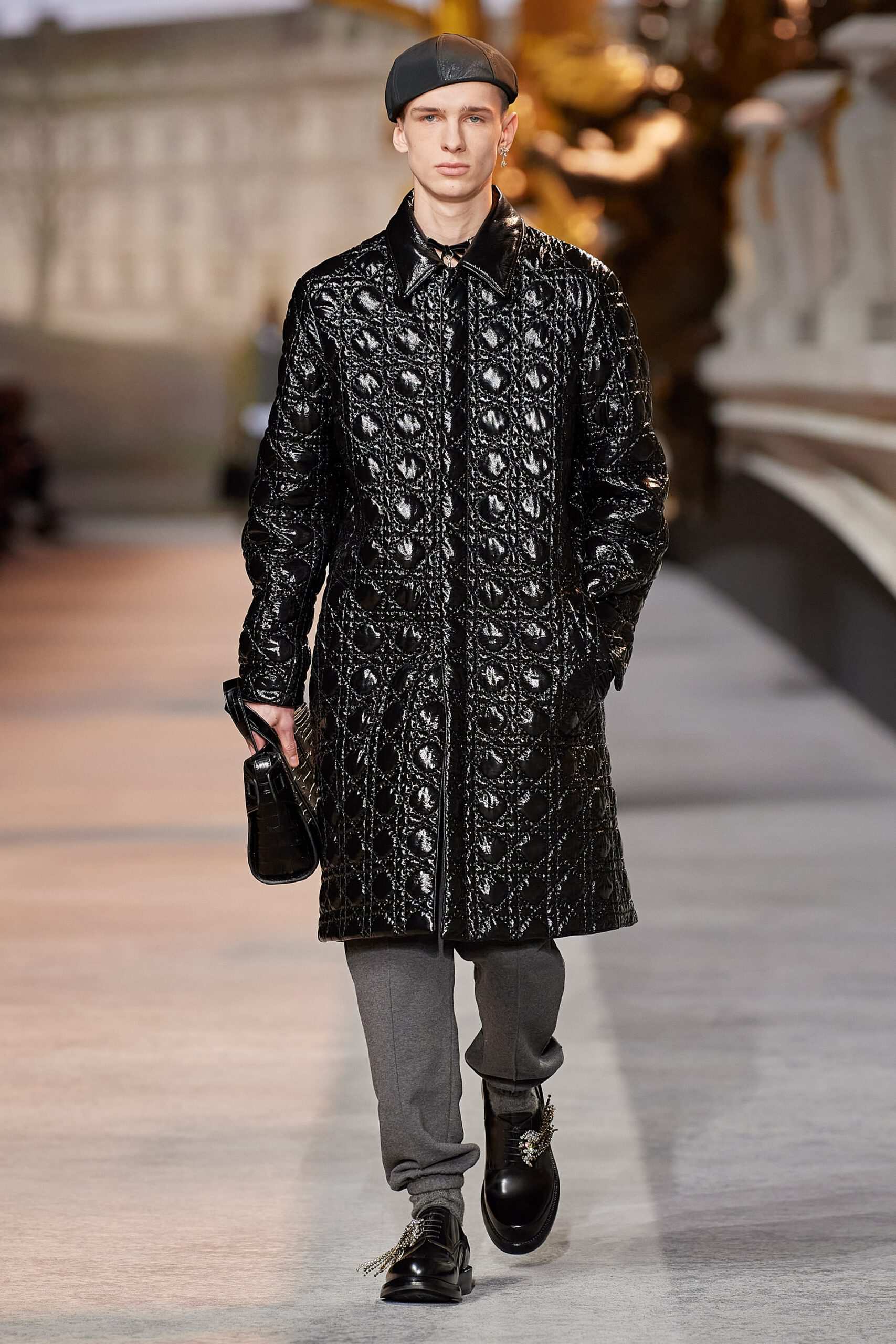 Hinh anh Dior Men Fall 2022/2023: Đường băng kỷ niệm 75 năm ra mắt New Look và 25 năm cống hiến của Stephen Jones tại nhà mốt 28