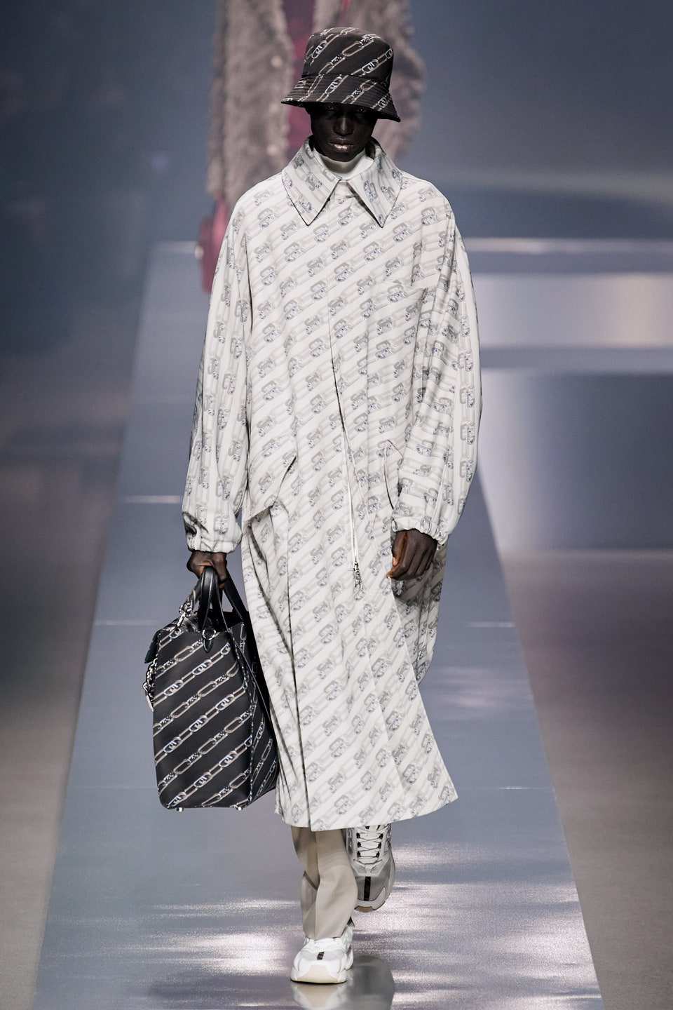 Hinh anh Fendi Menswear Thu-Đông 2022: Những người đàn ông sành điệu, sang trọng trong kỷ nguyên mới 11