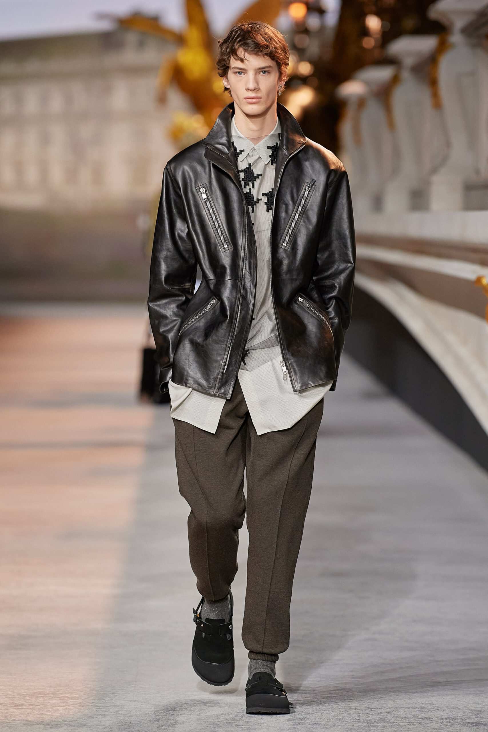 Hinh anh Dior Men Fall 2022/2023: Đường băng kỷ niệm 75 năm ra mắt New Look và 25 năm cống hiến của Stephen Jones tại nhà mốt 25