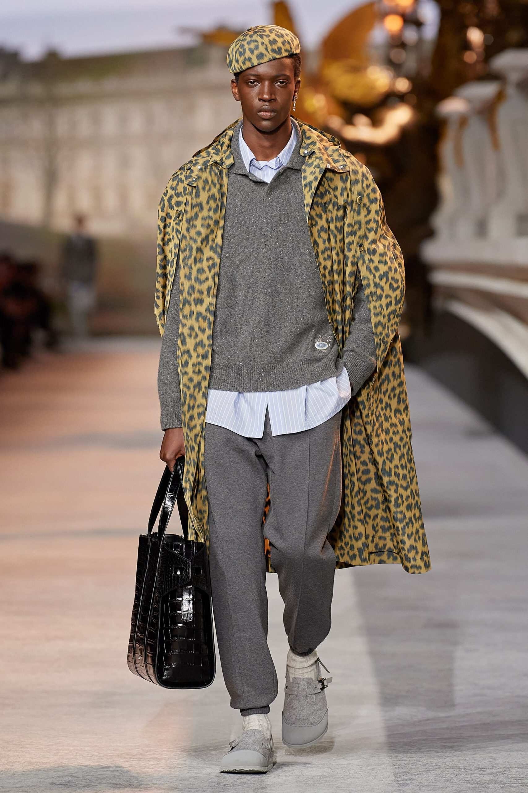 Hinh anh Dior Men Fall 2022/2023: Đường băng kỷ niệm 75 năm ra mắt New Look và 25 năm cống hiến của Stephen Jones tại nhà mốt 26