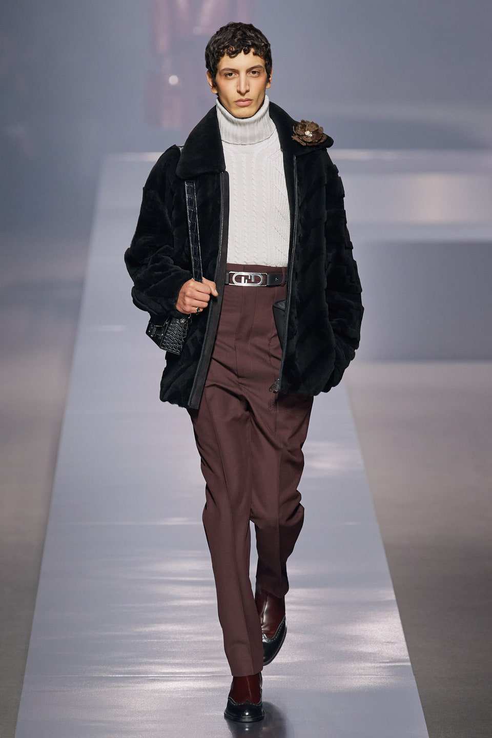 Hinh anh Fendi Menswear Thu-Đông 2022: Những người đàn ông sành điệu, sang trọng trong kỷ nguyên mới 19