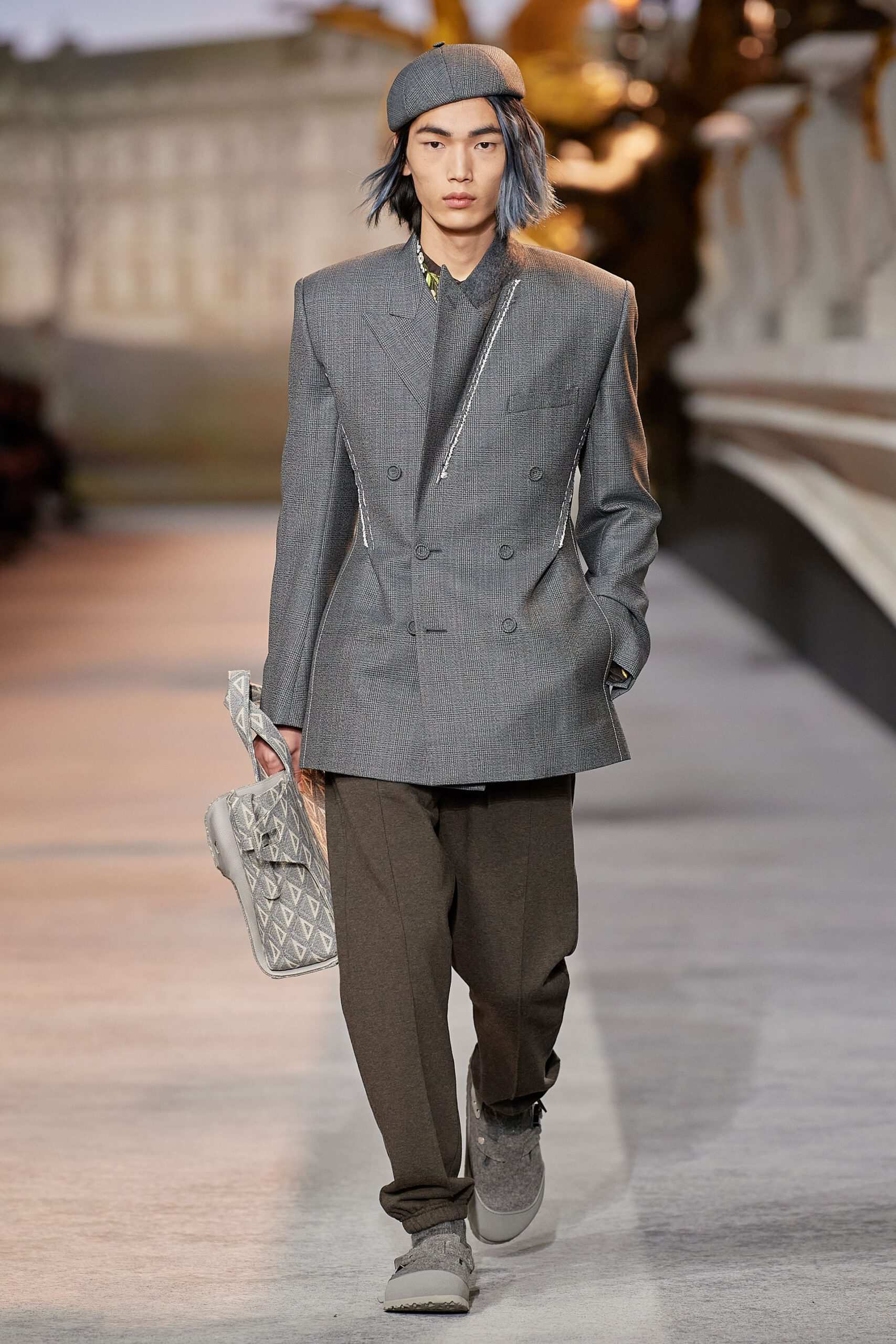 Hinh anh Dior Men Fall 2022/2023: Đường băng kỷ niệm 75 năm ra mắt New Look và 25 năm cống hiến của Stephen Jones tại nhà mốt 32
