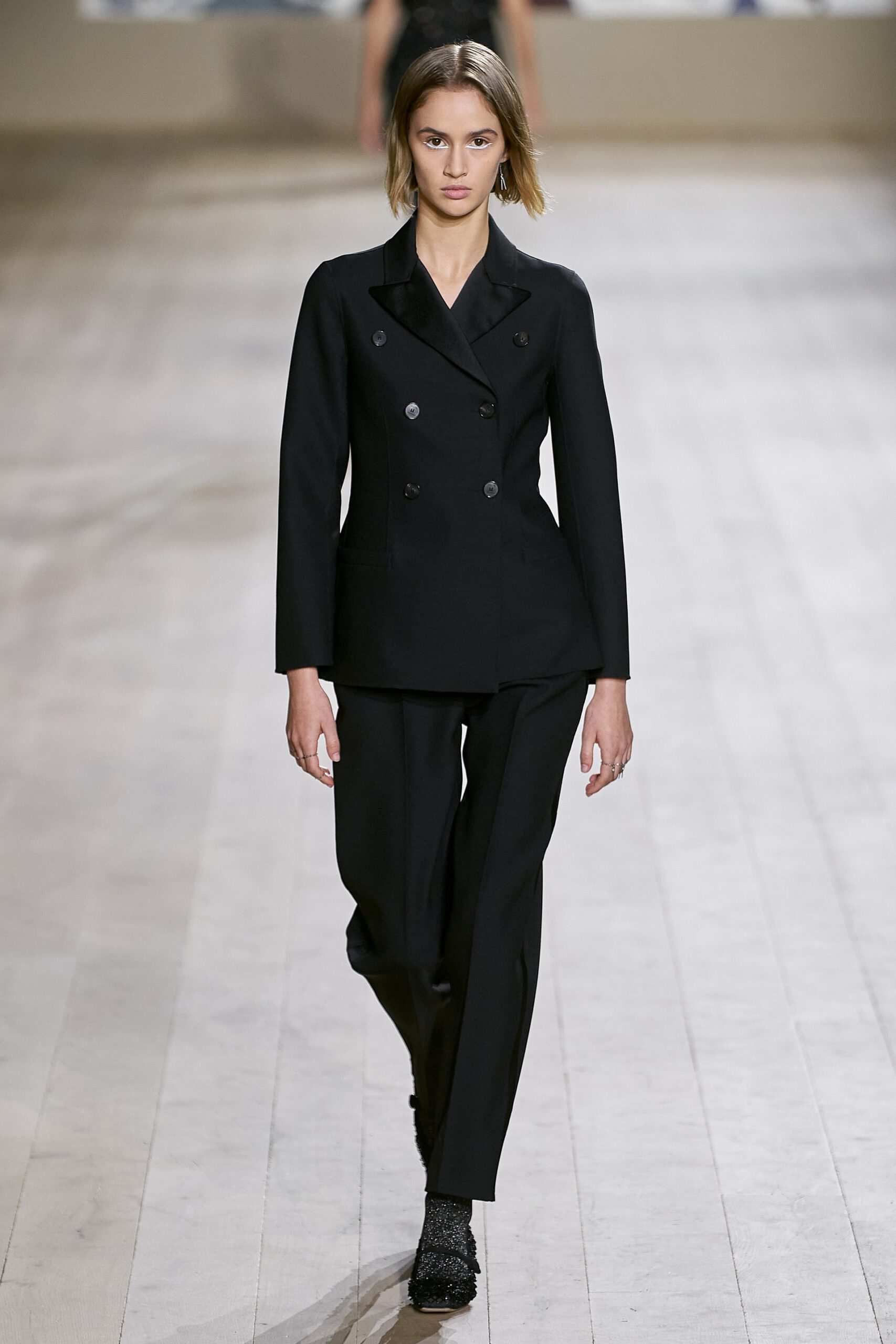 Hinh anh Christian Dior Haute Couture Xuân-Hè 2022: Phá vỡ ranh giới giữa nghệ thuật và thủ công tinh xảo trong địa hạt Haute Couture 15