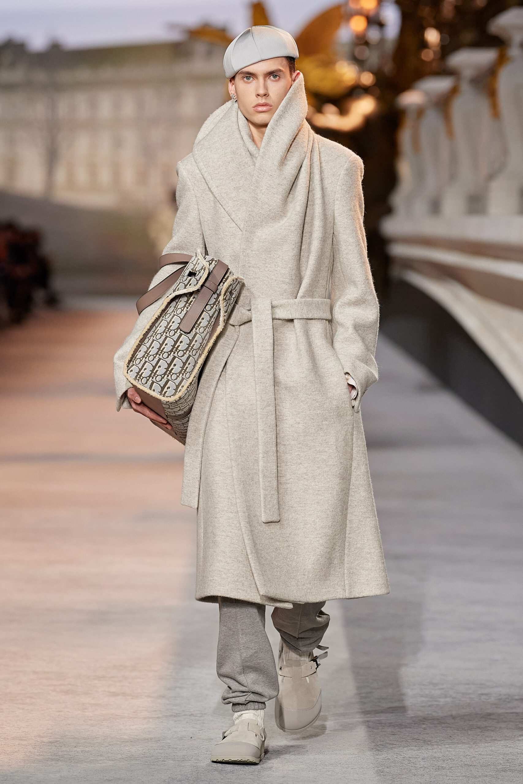 Hinh anh Dior Men Fall 2022/2023: Đường băng kỷ niệm 75 năm ra mắt New Look và 25 năm cống hiến của Stephen Jones tại nhà mốt 14