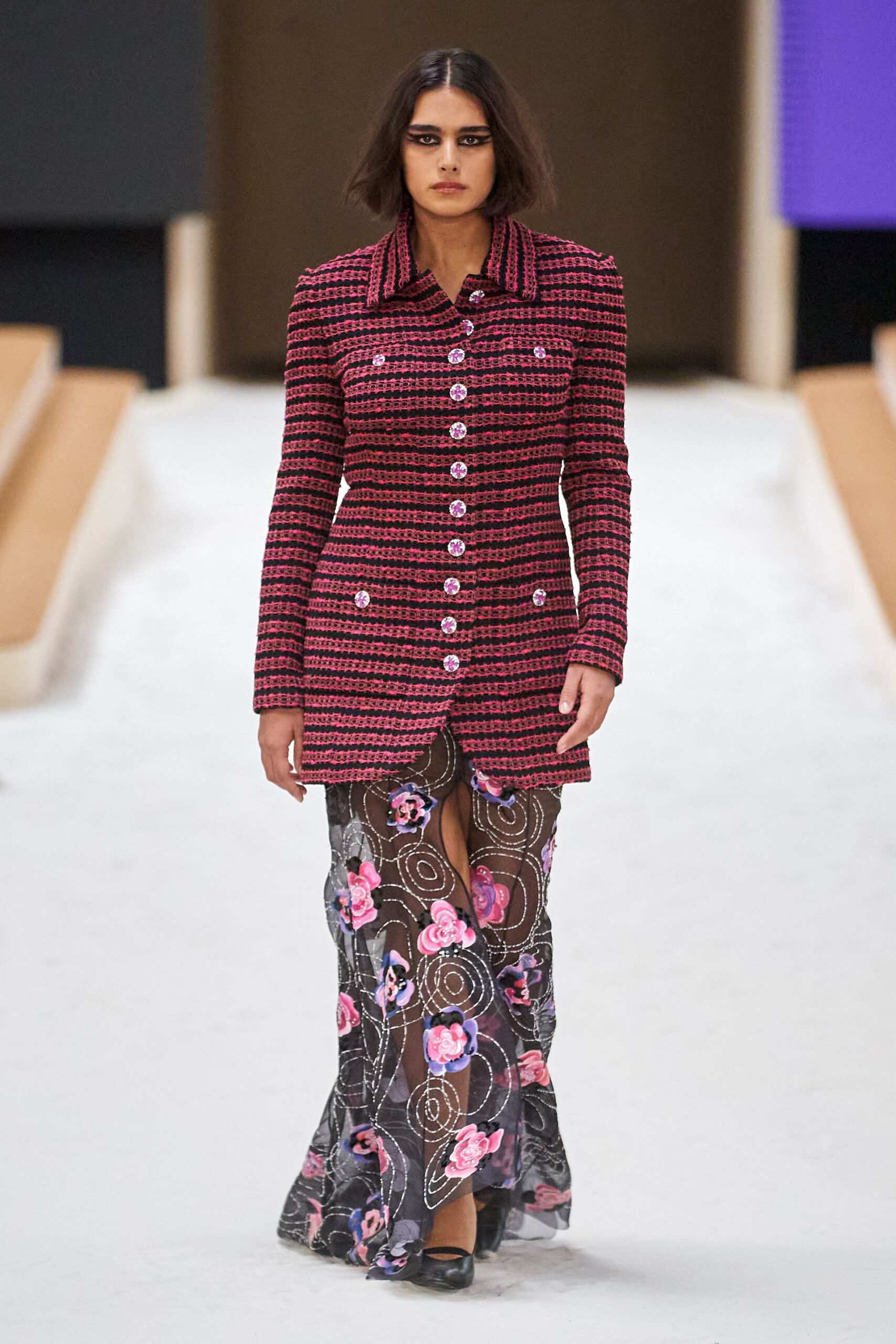 Hinh anh Chanel Haute Couture Xuân Hè 2022: Sự thanh tao đầy tính nữ được gợi mở giữa lần ranh vừa thật vừa ảo 21