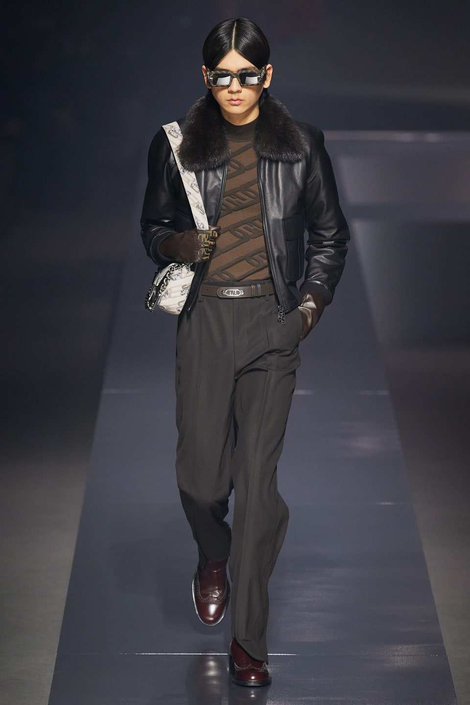 Hinh anh Fendi Menswear Thu-Đông 2022: Những người đàn ông sành điệu, sang trọng trong kỷ nguyên mới 18