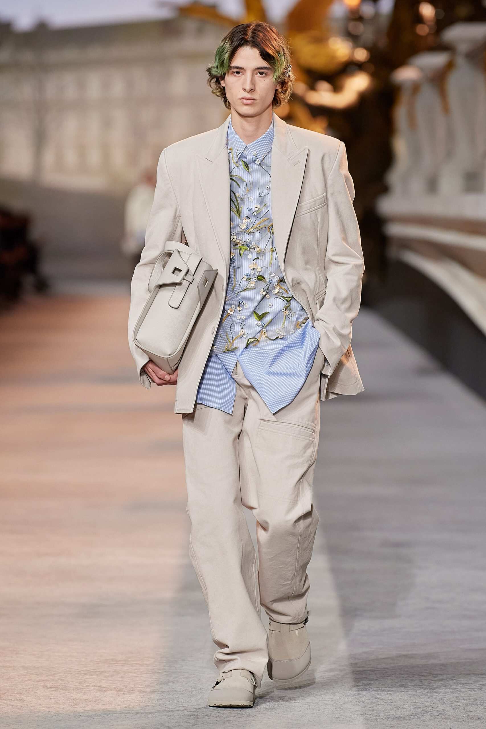 Hinh anh Dior Men Fall 2022/2023: Đường băng kỷ niệm 75 năm ra mắt New Look và 25 năm cống hiến của Stephen Jones tại nhà mốt 18
