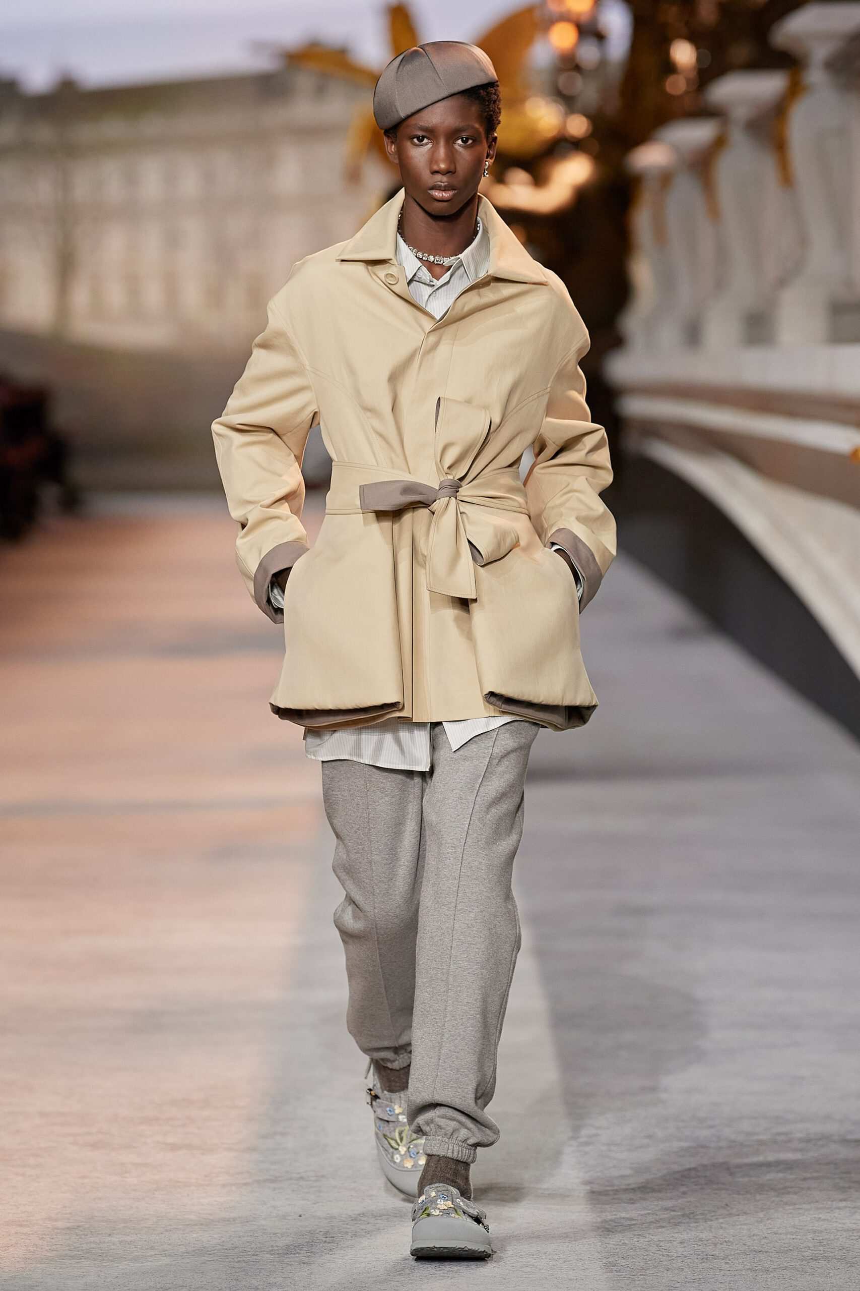 Hinh anh Dior Men Fall 2022/2023: Đường băng kỷ niệm 75 năm ra mắt New Look và 25 năm cống hiến của Stephen Jones tại nhà mốt 35