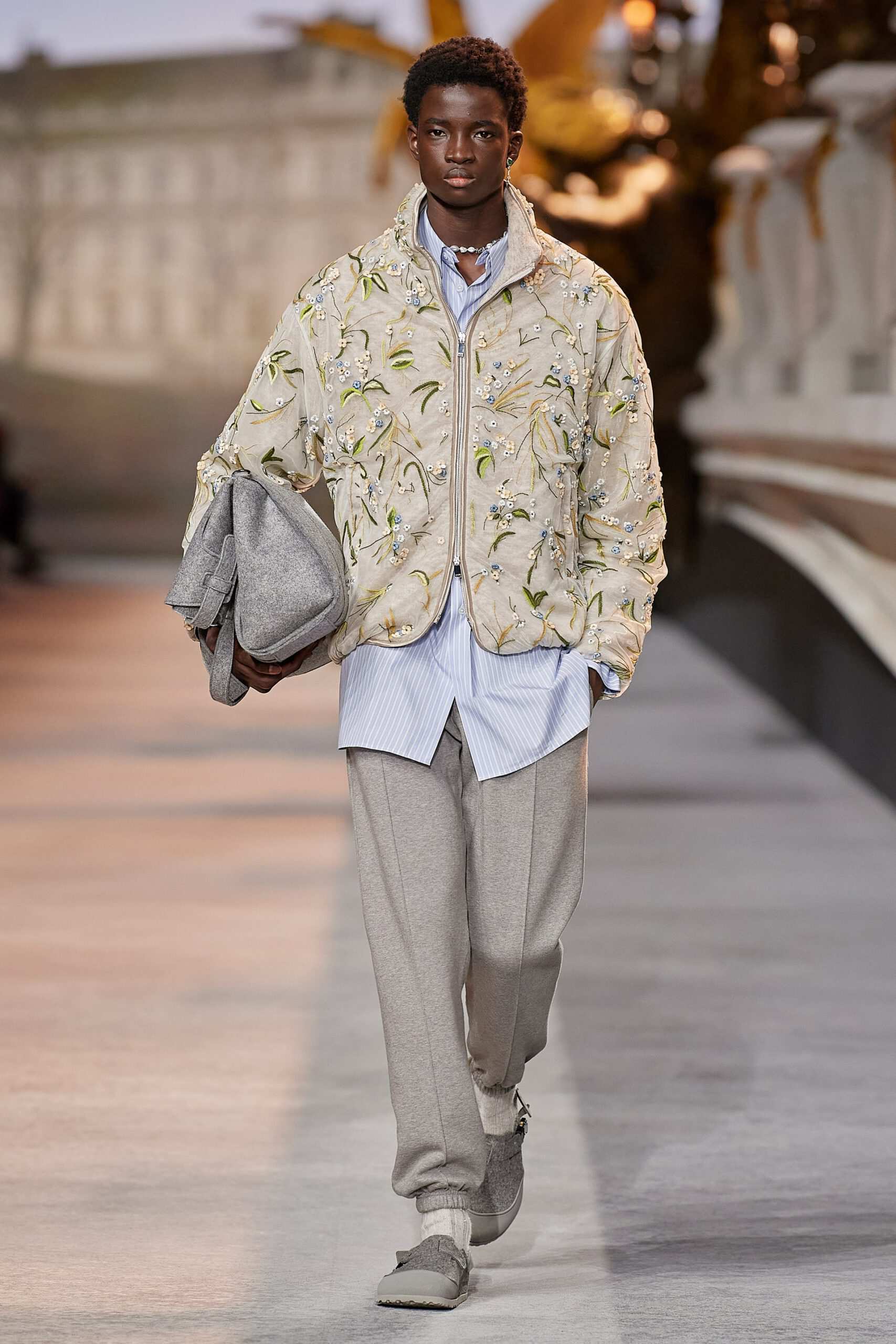 Hinh anh Dior Men Fall 2022/2023: Đường băng kỷ niệm 75 năm ra mắt New Look và 25 năm cống hiến của Stephen Jones tại nhà mốt 19