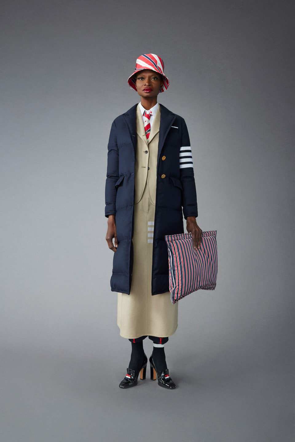 Hinh anh Thom Browne Chớm Thu 2022: Khi “ông hoàng” của đế chế menswear đương đại khẳng định lại vị thế 33