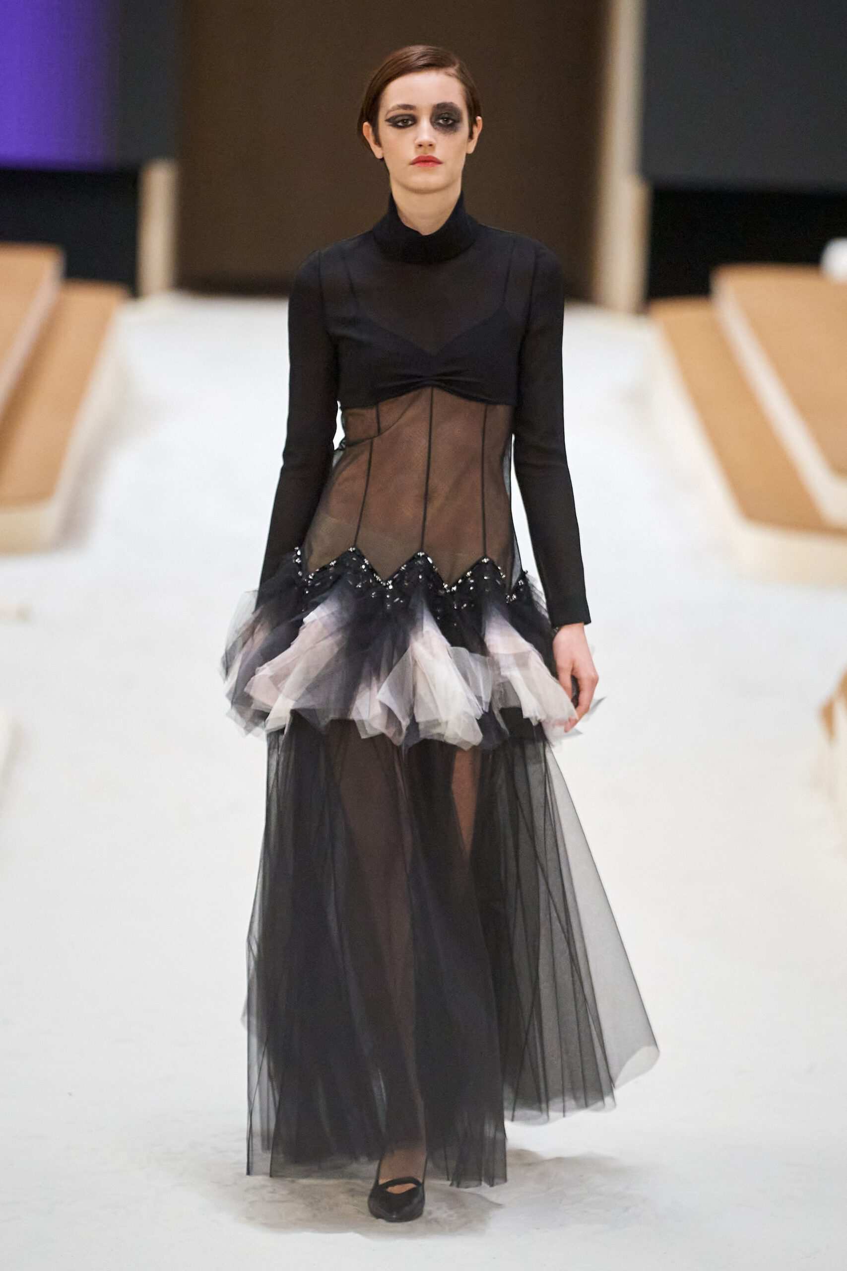 Hinh anh Chanel Haute Couture Xuân Hè 2022: Sự thanh tao đầy tính nữ được gợi mở giữa lần ranh vừa thật vừa ảo 33