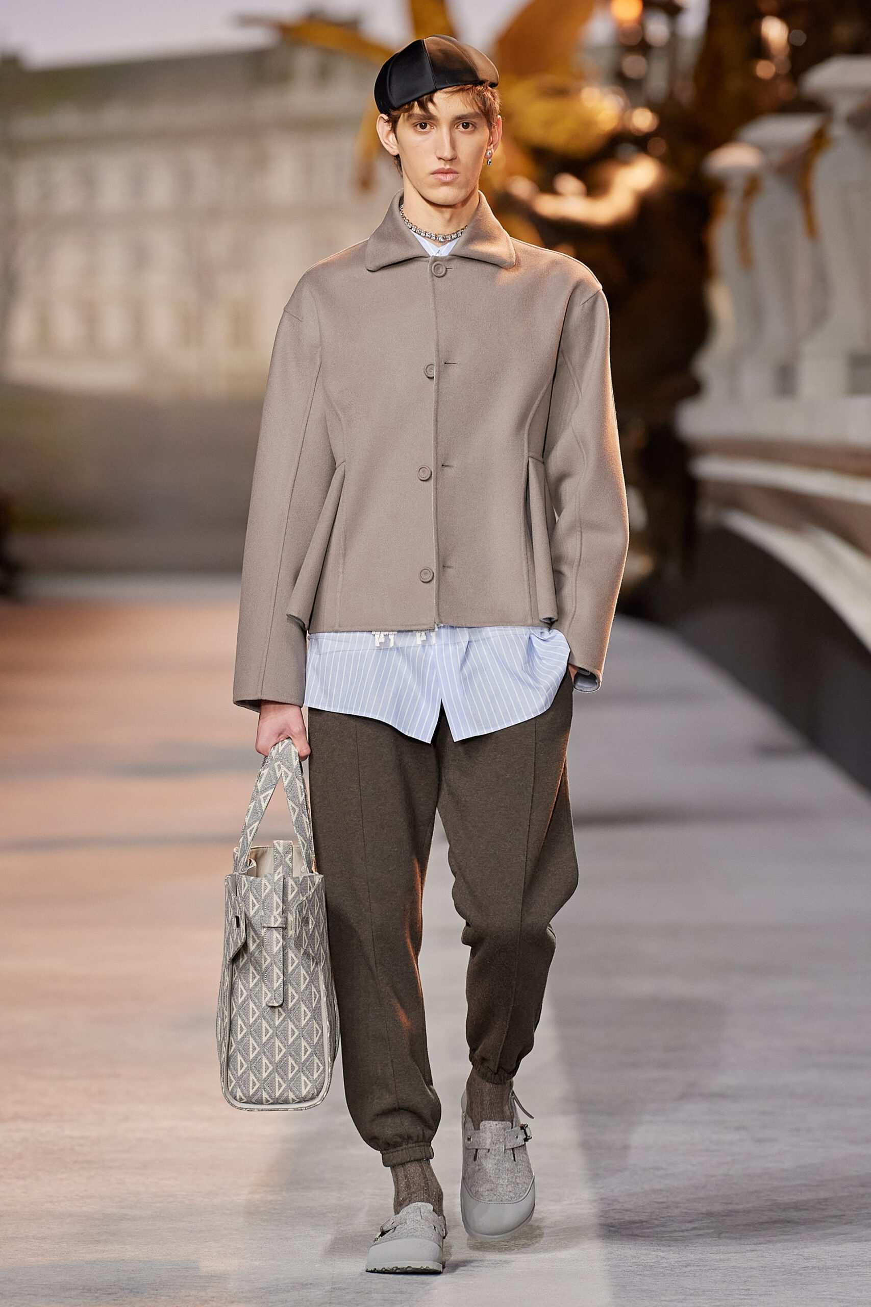 Hinh anh Dior Men Fall 2022/2023: Đường băng kỷ niệm 75 năm ra mắt New Look và 25 năm cống hiến của Stephen Jones tại nhà mốt 11