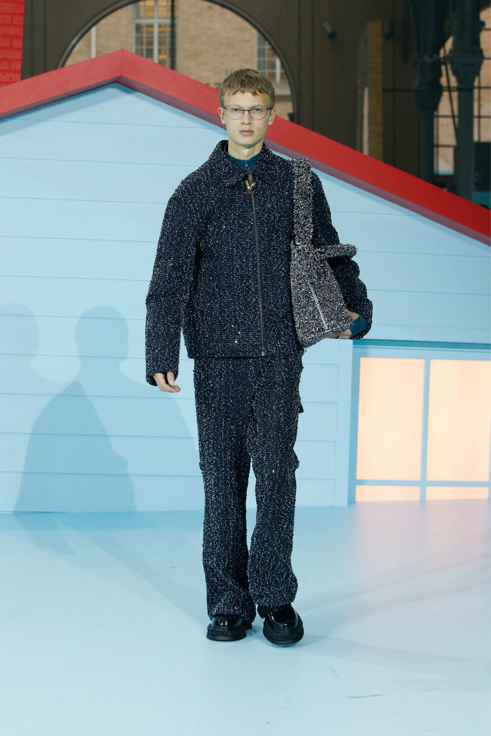 Hinh anh Louis Vuitton Menswear Thu-Đông 2022: Cuộc sống ở thiên đường của Virgil Abloh sẽ ra sao? 48