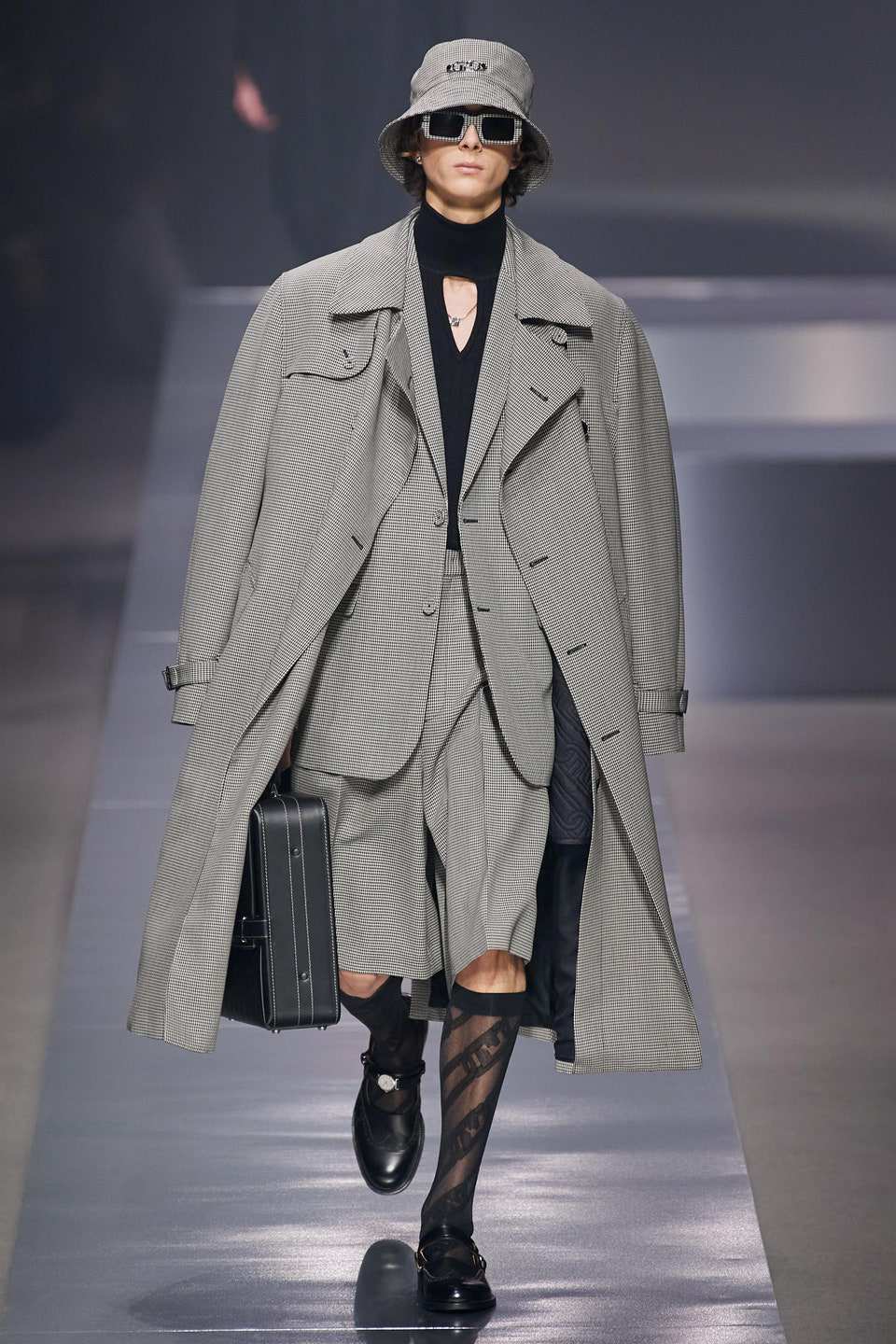 Hinh anh Fendi Menswear Thu-Đông 2022: Những người đàn ông sành điệu, sang trọng trong kỷ nguyên mới 2