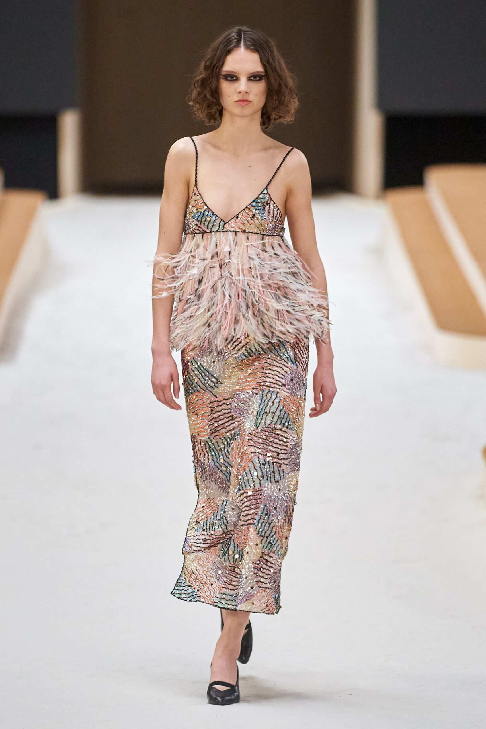 Hinh anh Chanel Haute Couture Xuân Hè 2022: Sự thanh tao đầy tính nữ được gợi mở giữa lần ranh vừa thật vừa ảo 29
