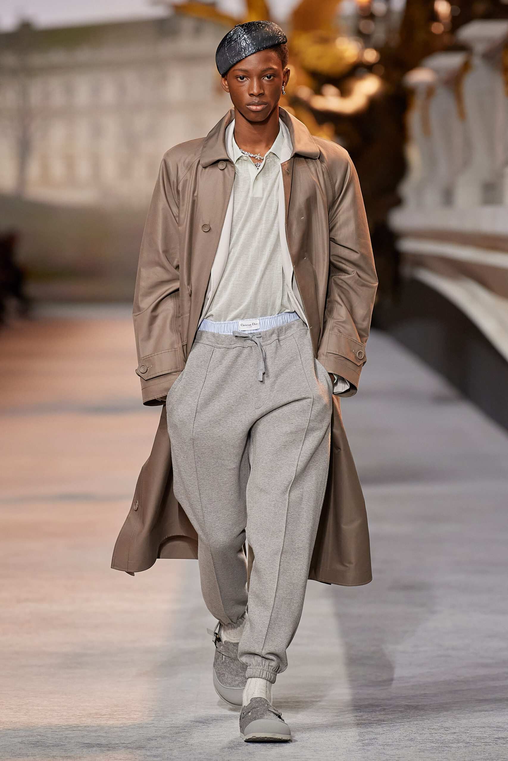Hinh anh Dior Men Fall 2022/2023: Đường băng kỷ niệm 75 năm ra mắt New Look và 25 năm cống hiến của Stephen Jones tại nhà mốt 43