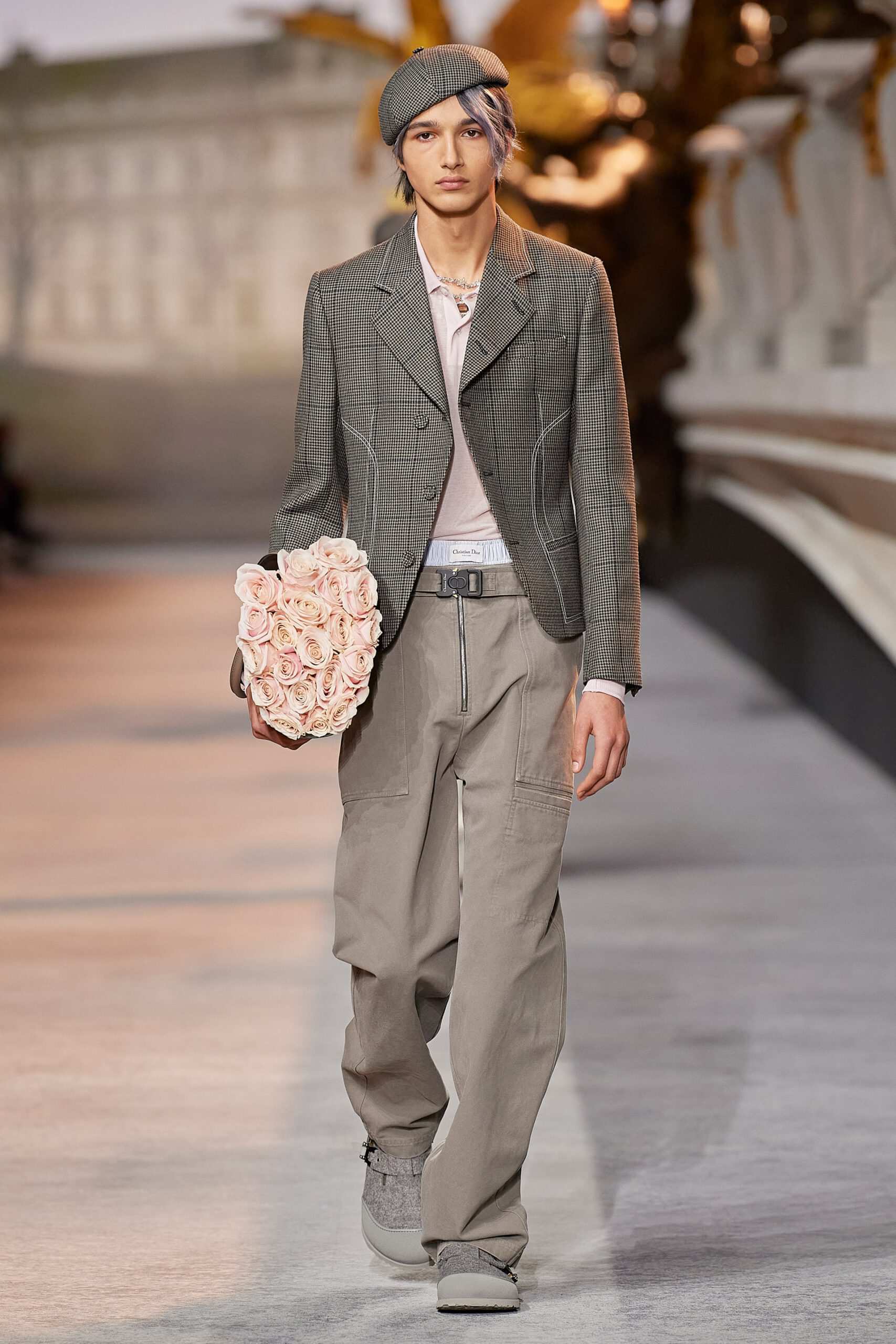 Hinh anh Dior Men Fall 2022/2023: Đường băng kỷ niệm 75 năm ra mắt New Look và 25 năm cống hiến của Stephen Jones tại nhà mốt 30