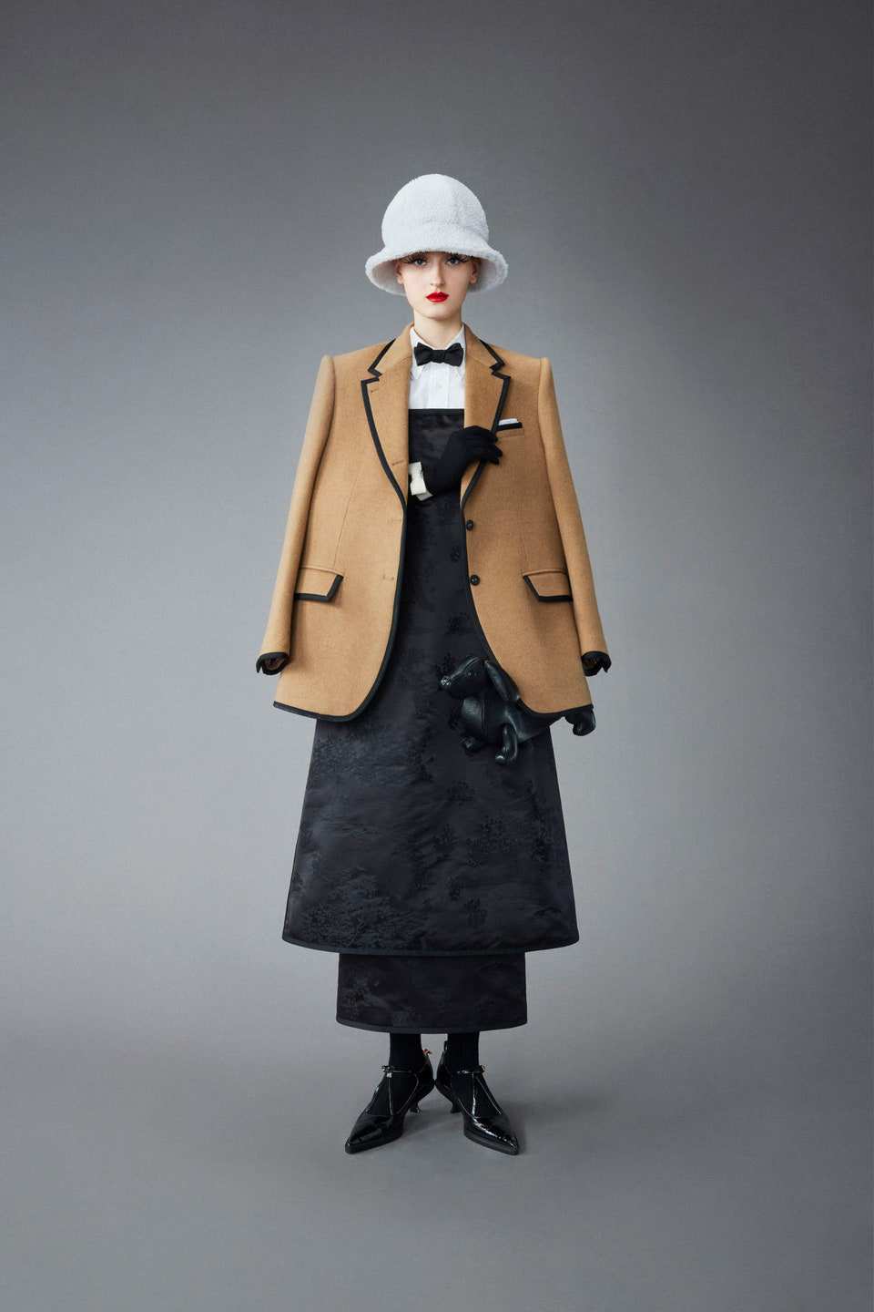 Hinh anh Thom Browne Chớm Thu 2022: Khi “ông hoàng” của đế chế menswear đương đại khẳng định lại vị thế 23