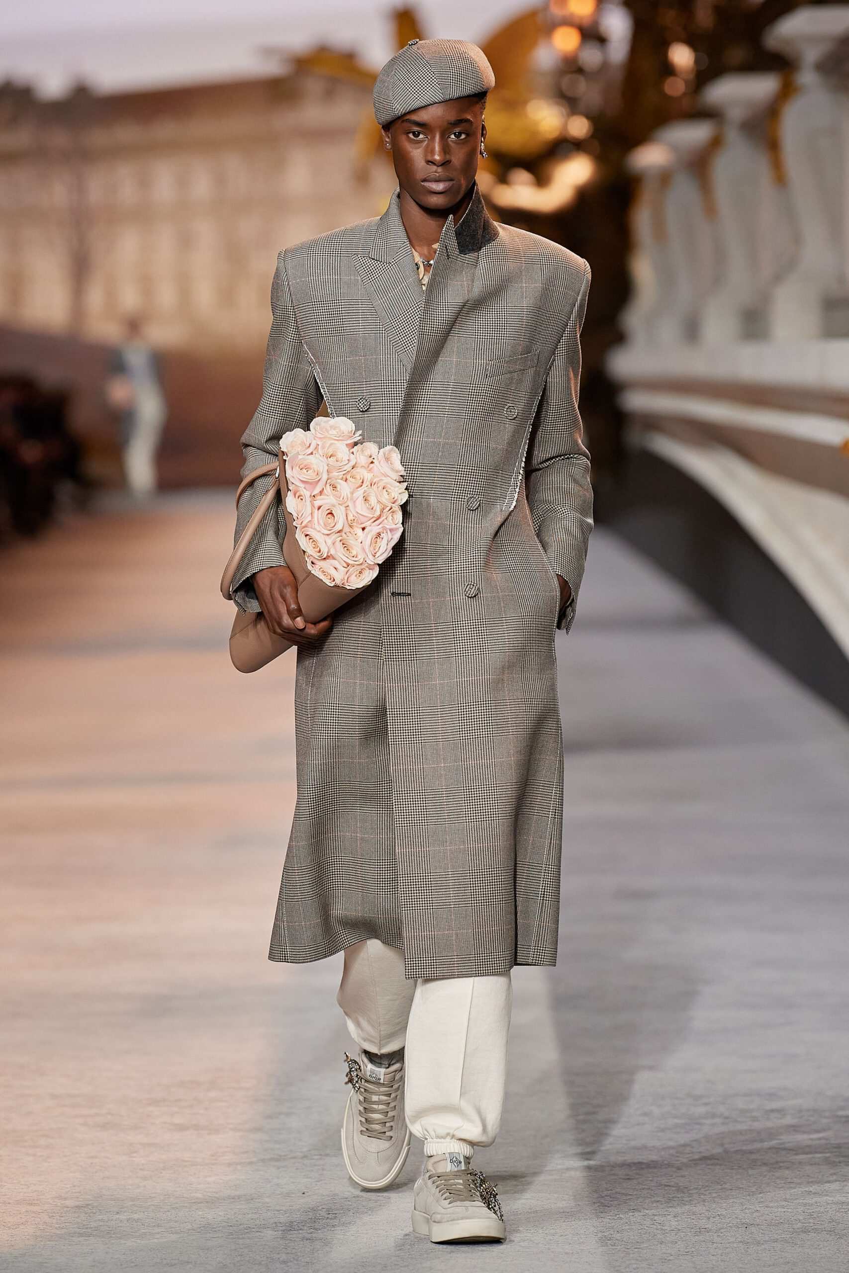 Hinh anh Dior Men Fall 2022/2023: Đường băng kỷ niệm 75 năm ra mắt New Look và 25 năm cống hiến của Stephen Jones tại nhà mốt 31