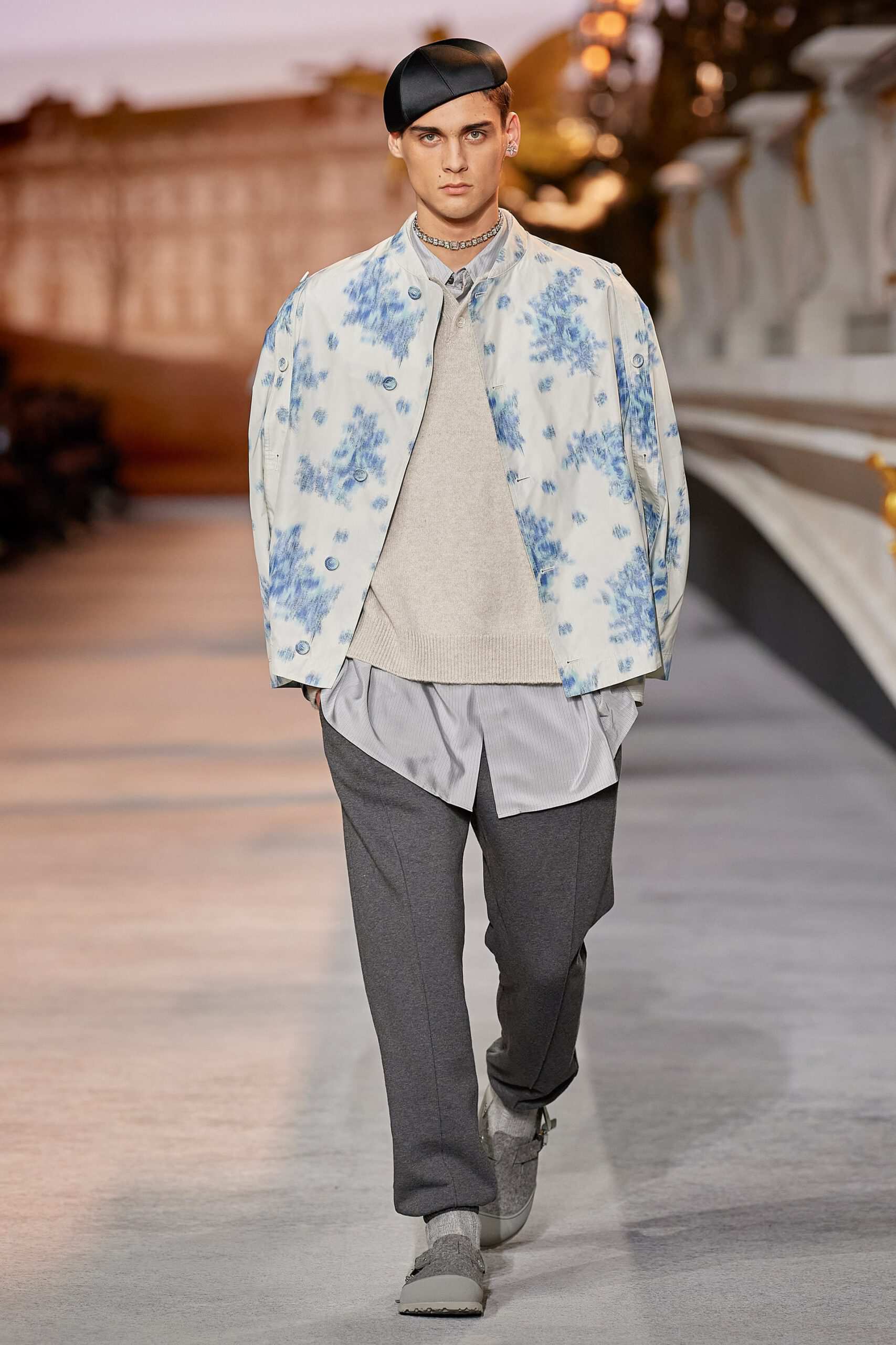 Hinh anh Dior Men Fall 2022/2023: Đường băng kỷ niệm 75 năm ra mắt New Look và 25 năm cống hiến của Stephen Jones tại nhà mốt 45