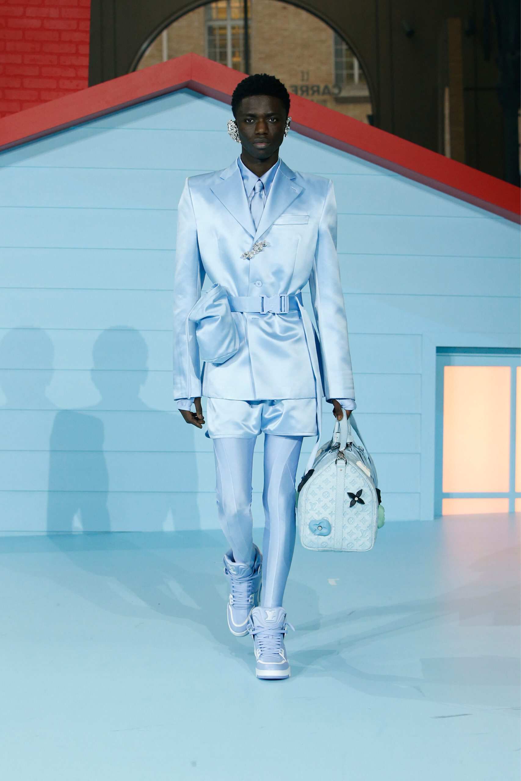 Hinh anh Louis Vuitton Menswear Thu-Đông 2022: Cuộc sống ở thiên đường của Virgil Abloh sẽ ra sao? 21