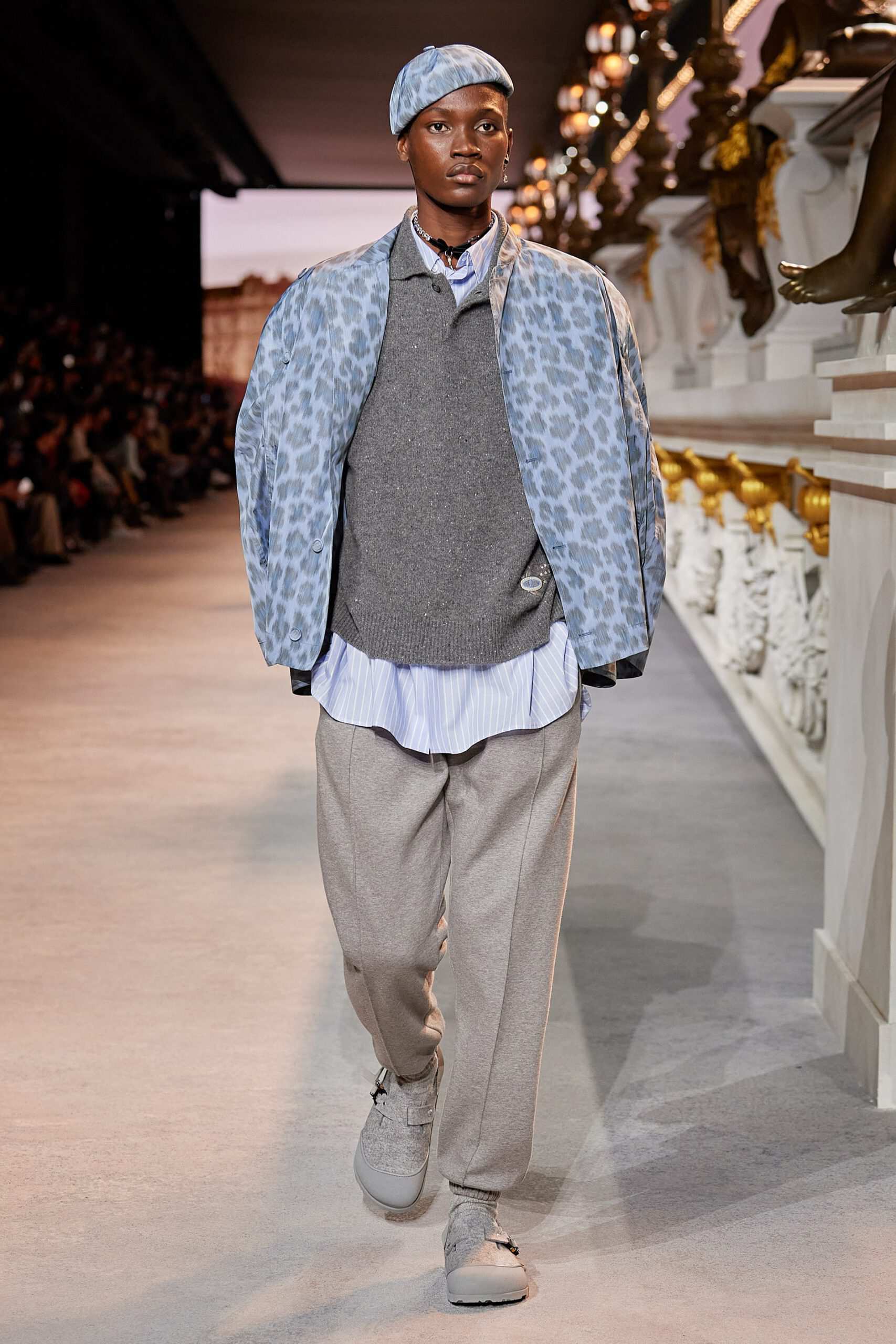 Hinh anh Dior Men Fall 2022/2023: Đường băng kỷ niệm 75 năm ra mắt New Look và 25 năm cống hiến của Stephen Jones tại nhà mốt 46