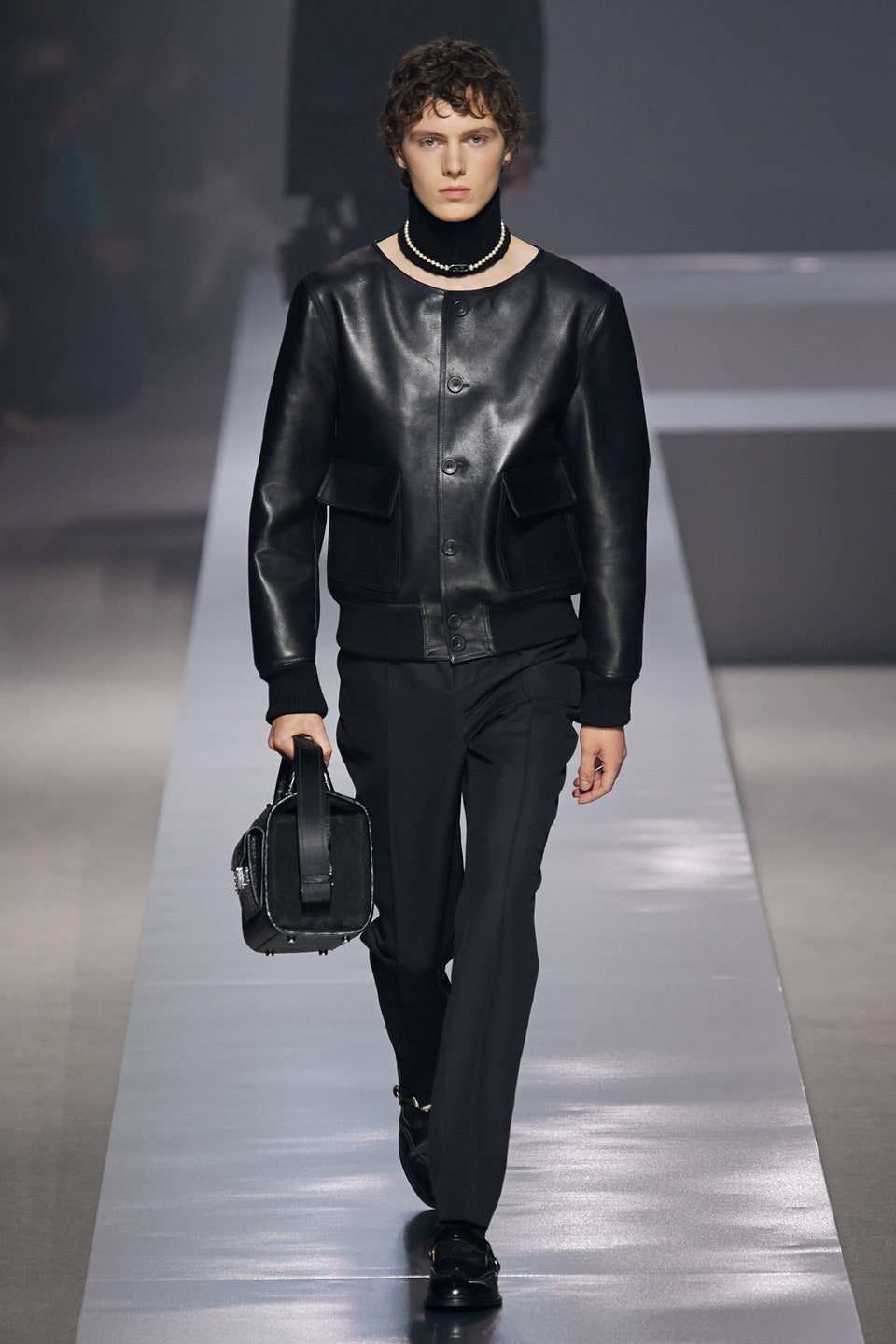 Hinh anh Fendi Menswear Thu-Đông 2022: Những người đàn ông sành điệu, sang trọng trong kỷ nguyên mới 28