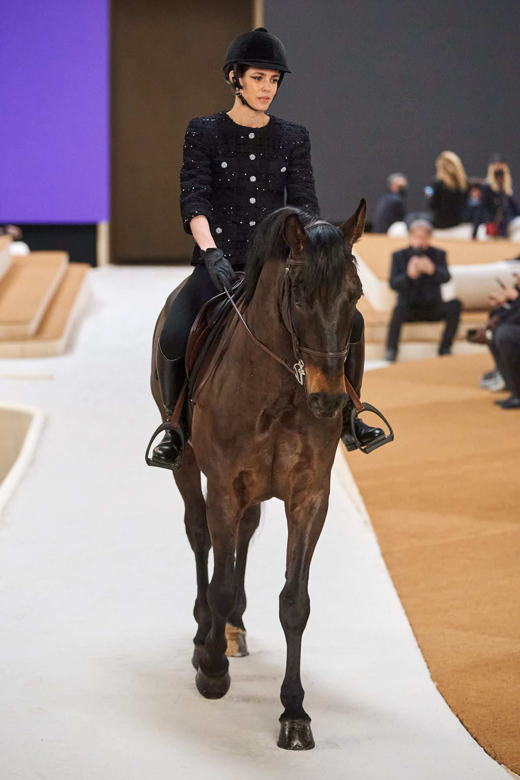 Hinh anh Chanel Haute Couture Xuân Hè 2022: Sự thanh tao đầy tính nữ được gợi mở giữa lần ranh vừa thật vừa ảo 11