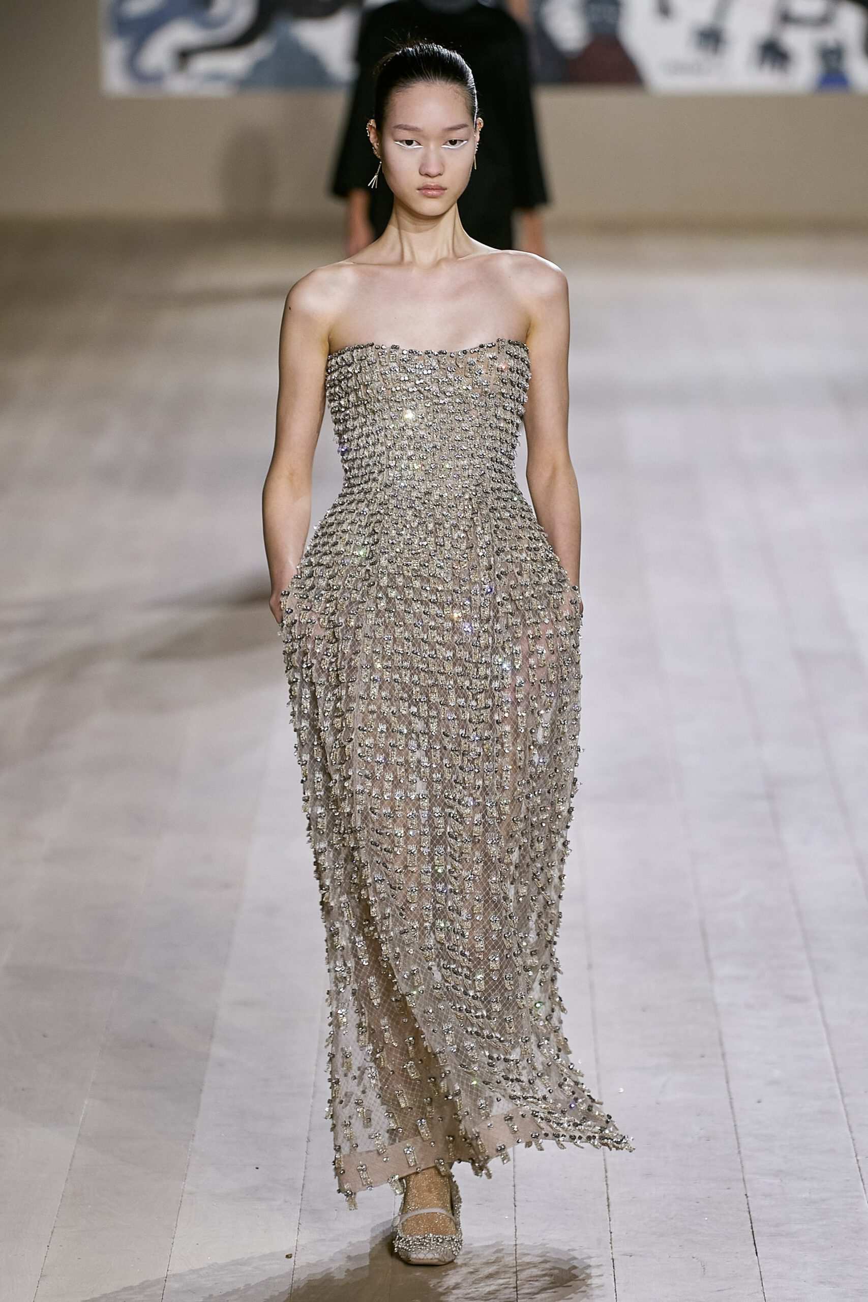 Hinh anh Christian Dior Haute Couture Xuân-Hè 2022: Phá vỡ ranh giới giữa nghệ thuật và thủ công tinh xảo trong địa hạt Haute Couture 47