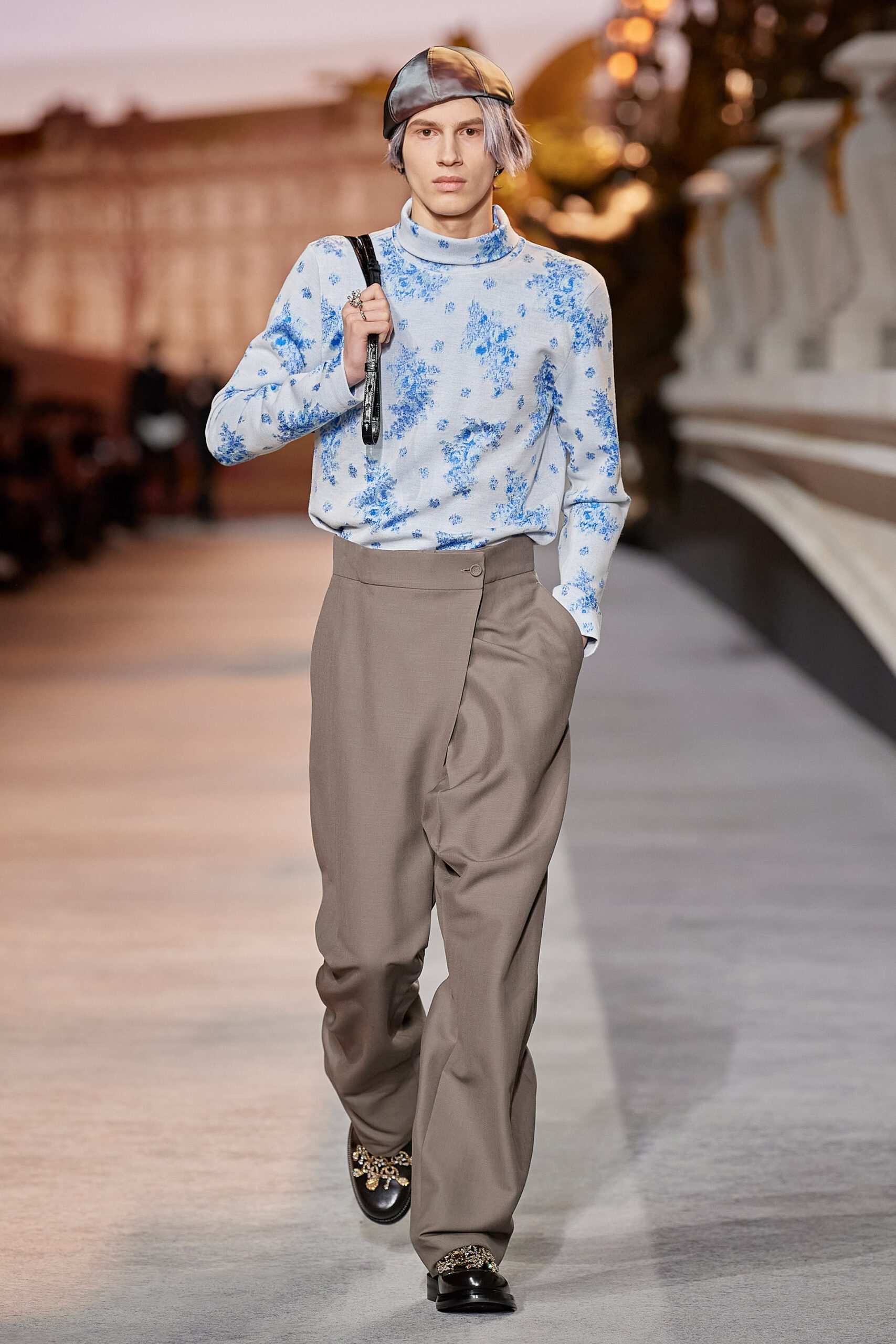 Hinh anh Dior Men Fall 2022/2023: Đường băng kỷ niệm 75 năm ra mắt New Look và 25 năm cống hiến của Stephen Jones tại nhà mốt 2