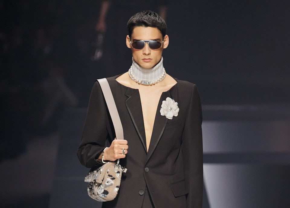 Fendi Menswear Thu-Đông 2022: Những người đàn ông sành điệu, sang trọng trong kỷ nguyên mới