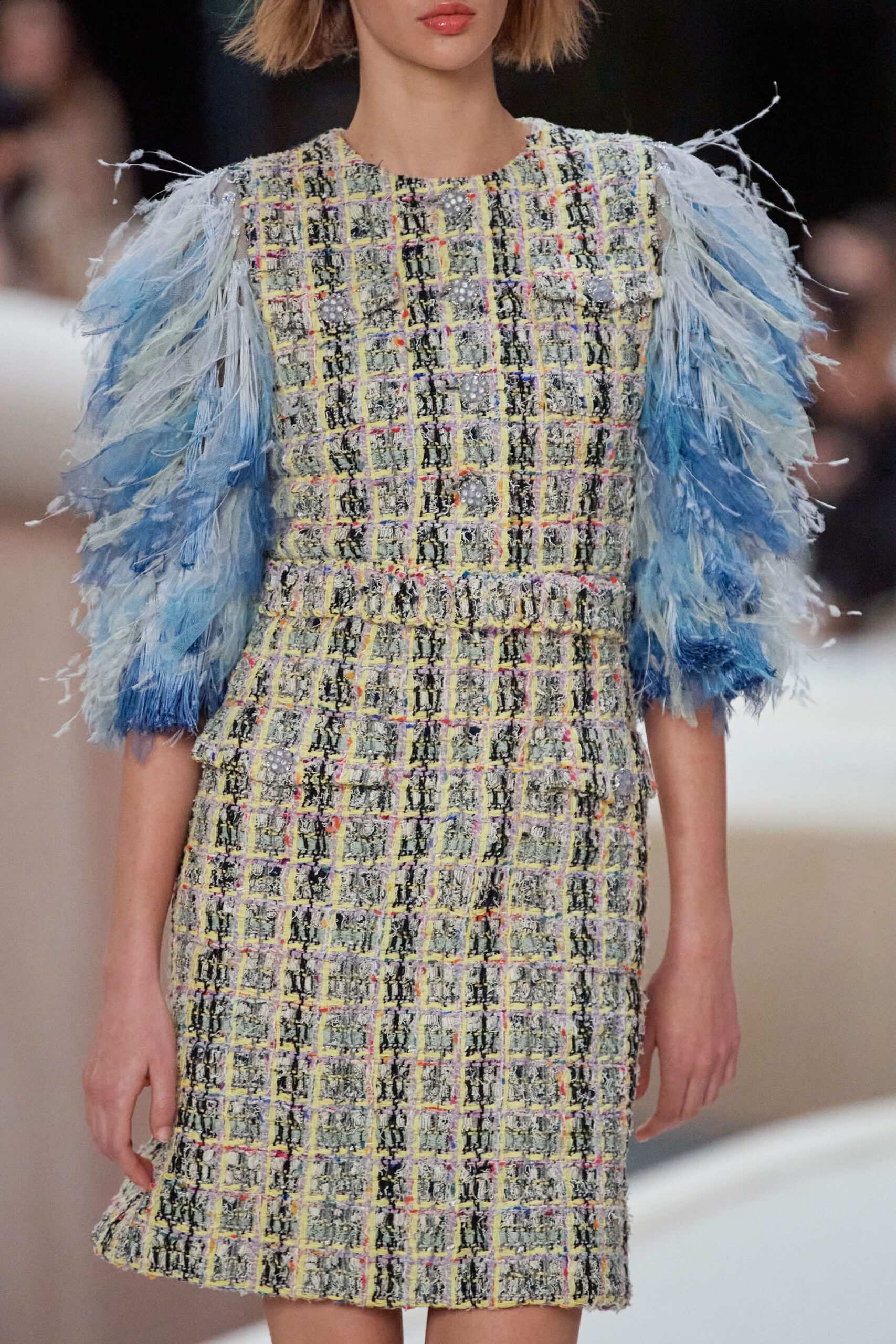 Hinh anh Chanel Haute Couture Xuân Hè 2022: Sự thanh tao đầy tính nữ được gợi mở giữa lần ranh vừa thật vừa ảo 58