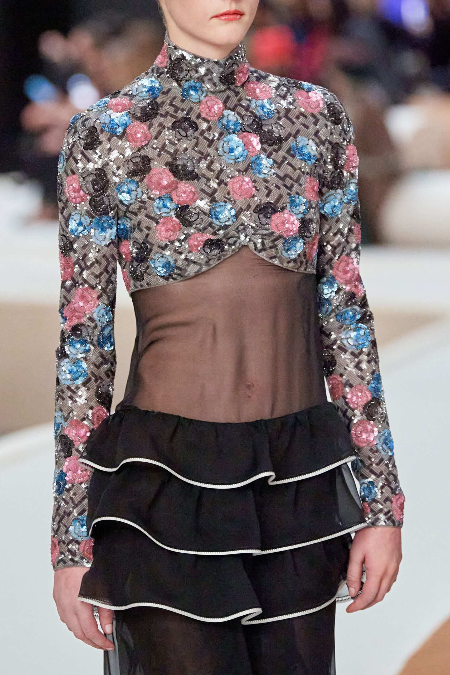 Hinh anh Chanel Haute Couture Xuân Hè 2022: Sự thanh tao đầy tính nữ được gợi mở giữa lần ranh vừa thật vừa ảo 47