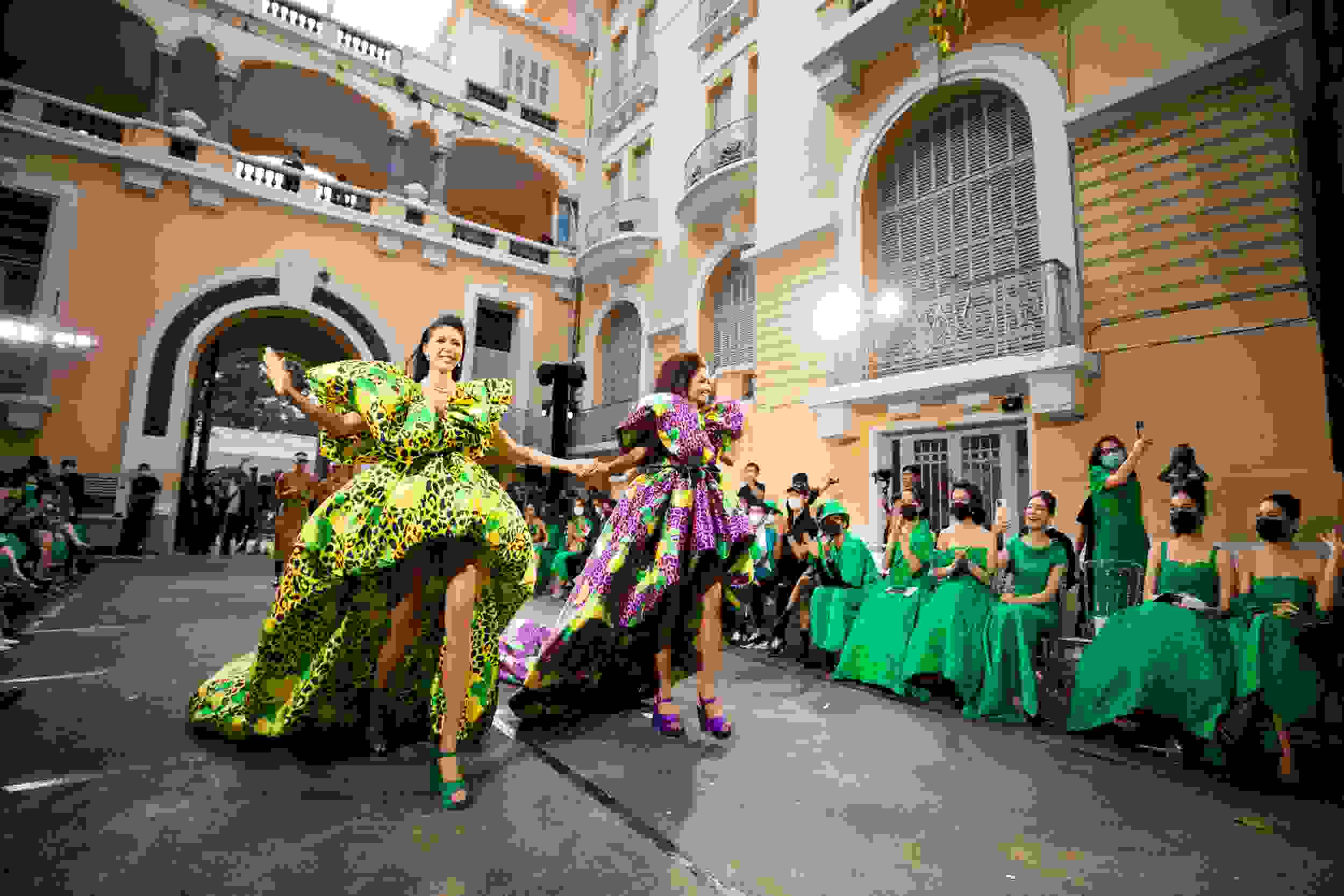 VUNGOC&SON mở màn thời trang Việt năm 2022 với BST Bình Minh ở Bảo tàng Mỹ thuật