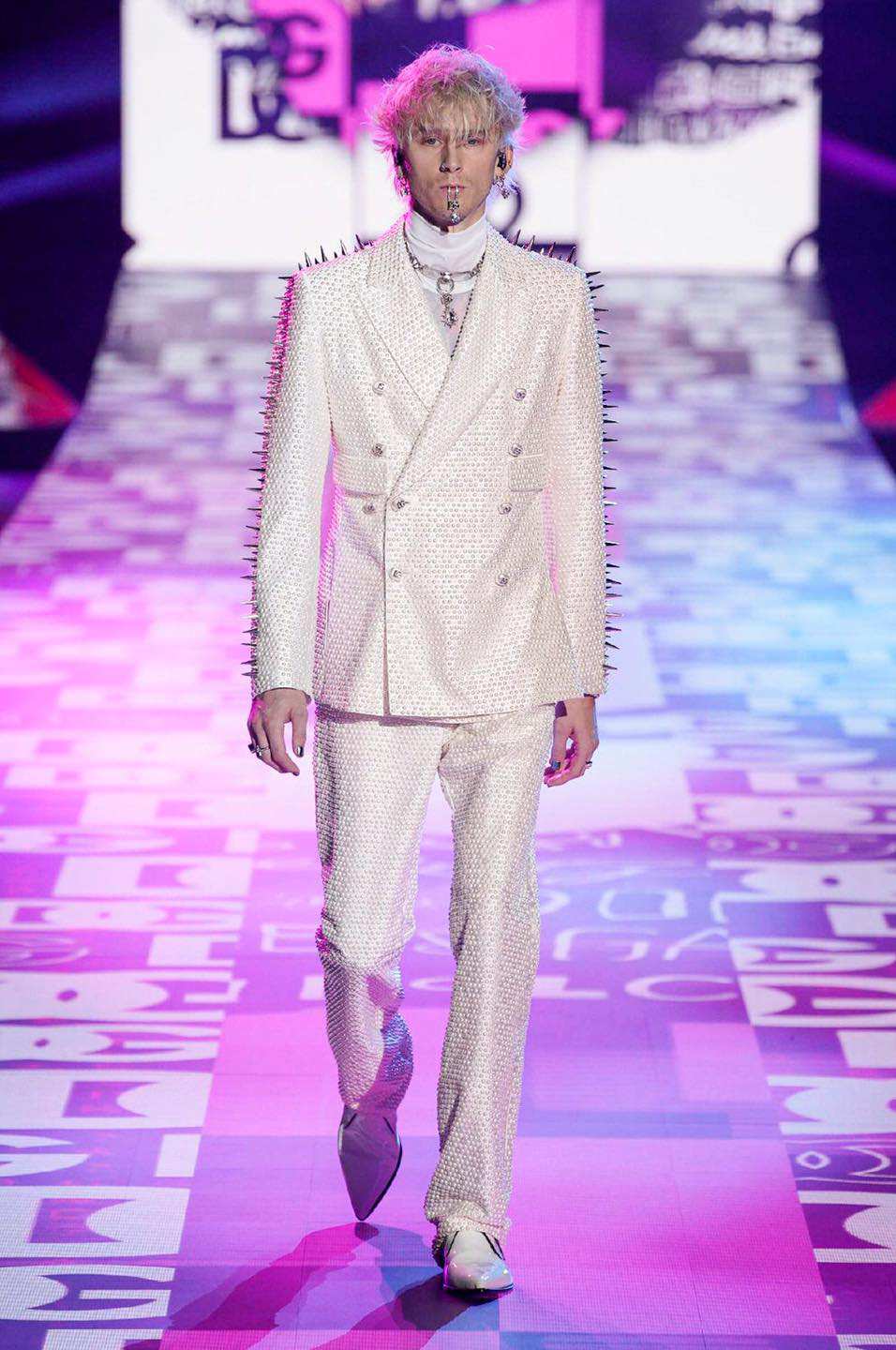 Hinh anh Dolce & Gabbana Menswear Thu-Đông 2022: Tủ quần áo “điên loạn, ngông cuồng” cho thế hệ mới 8